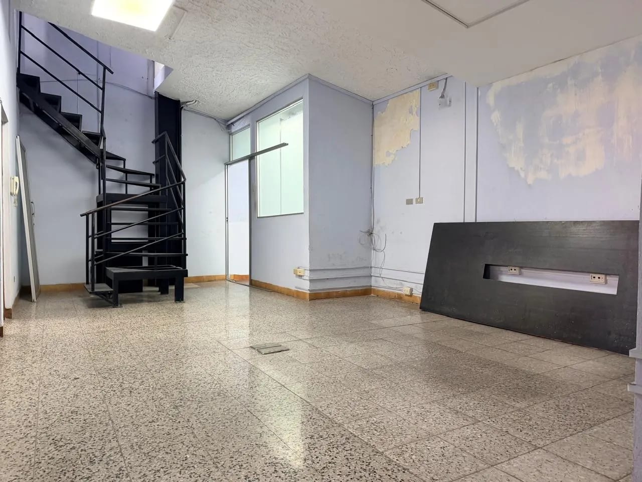 PROPIEDAD EN VENTA EN ZONA 11, COLONIA ROOSEVELT, IDEAL PARA OFICINAS — Casa en Venta en Zona 11, Guatemala, Ciudad — foto 4 de 10