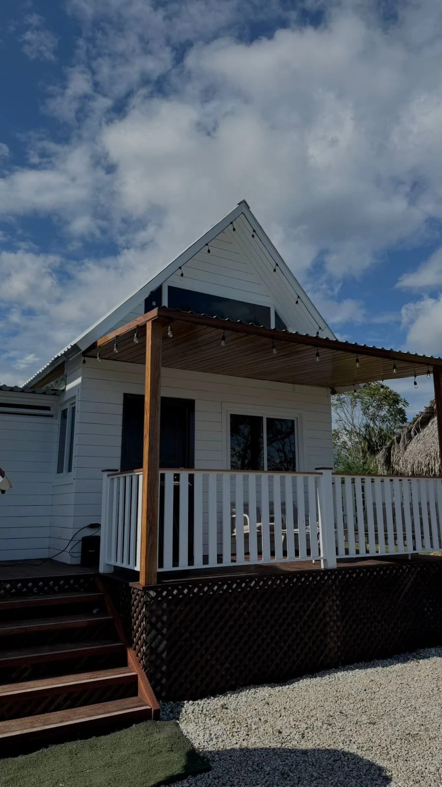 PROPIEDAD EN VENTA EN IZABAL, A ORILLA DEL LAGO — Casa vacacional en Venta en El Estor, Izabal — foto 1 de 15