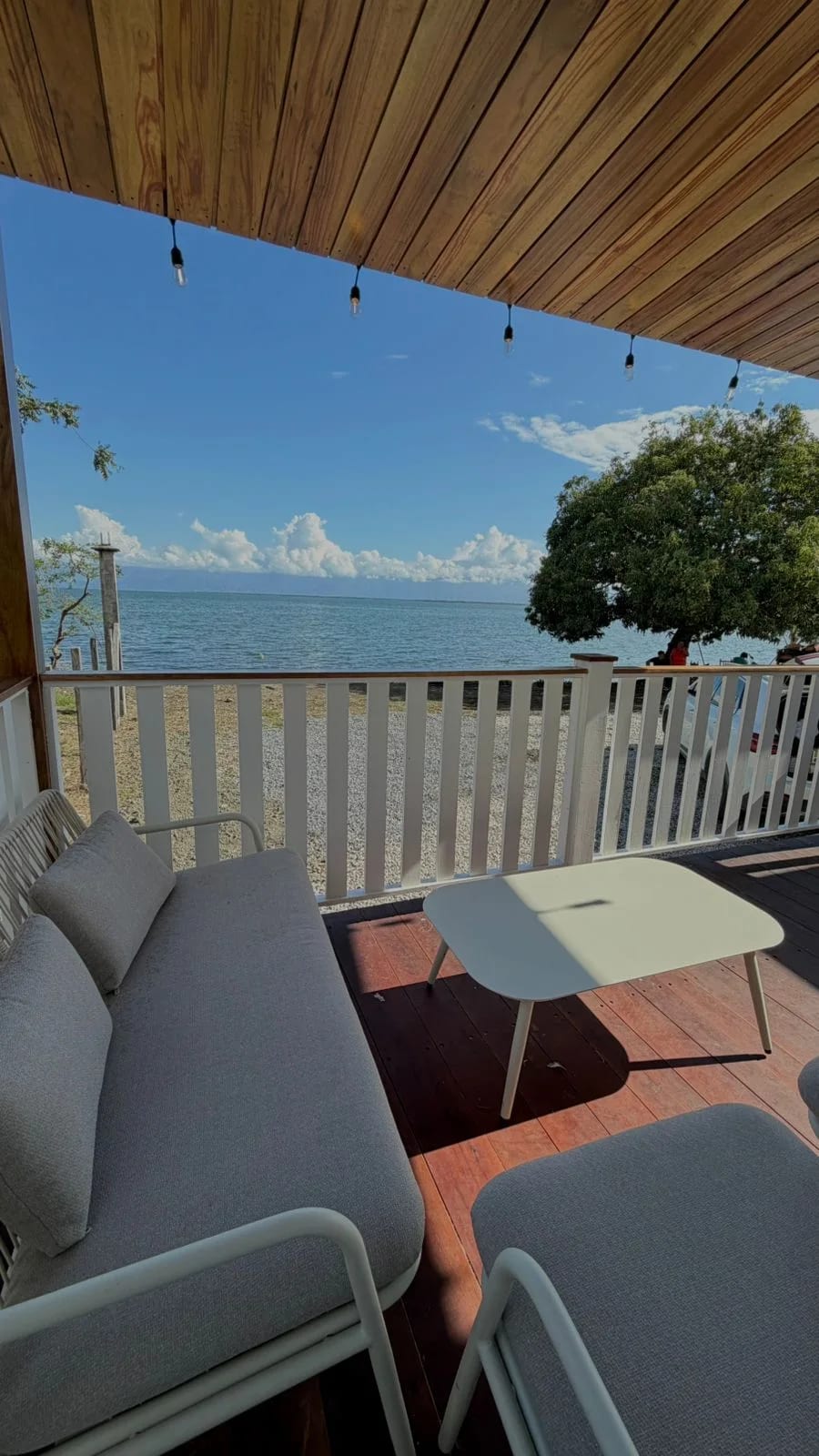 PROPIEDAD EN VENTA EN IZABAL, A ORILLA DEL LAGO — Casa vacacional en Venta en El Estor, Izabal — foto 2 de 15
