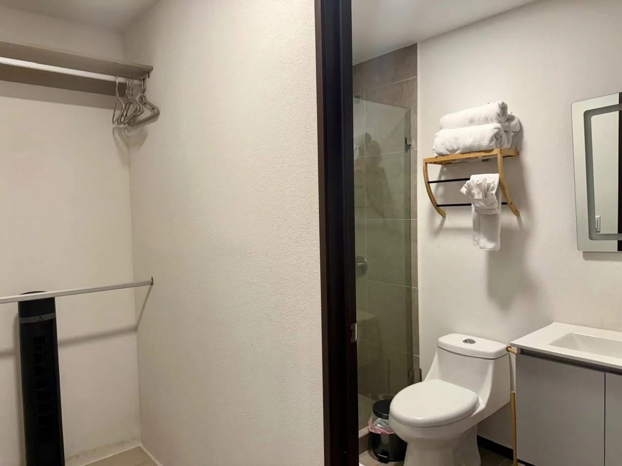 APARTAMENTO AMUEBLADO EN RENTA EN ZONA 11, PARQUE SAN JORGE — Apartamento en Alquiler en Parque San Jorge, Zona 11, Guatemala, Ciudad — foto 6 de 17