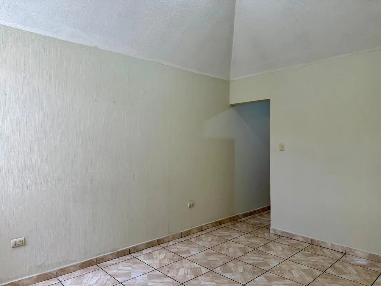 APARTAMENTO EN RENTA EN SAN CRISTOBAL, SECTOR B2 — Apartamento en Alquiler en Zona 8 Mixco, Guatemala, Ciudad — foto 12 de 17