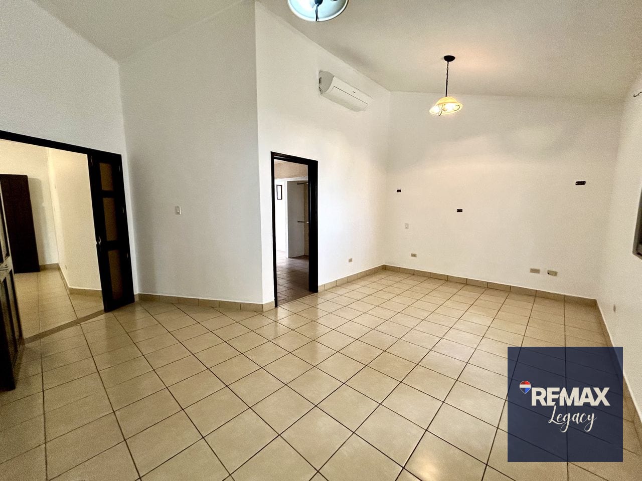 Casa Venta | Jardines de San Isidro | zona 16 — Casa en Venta en Zona 16, Guatemala, Ciudad — foto 8 de 17