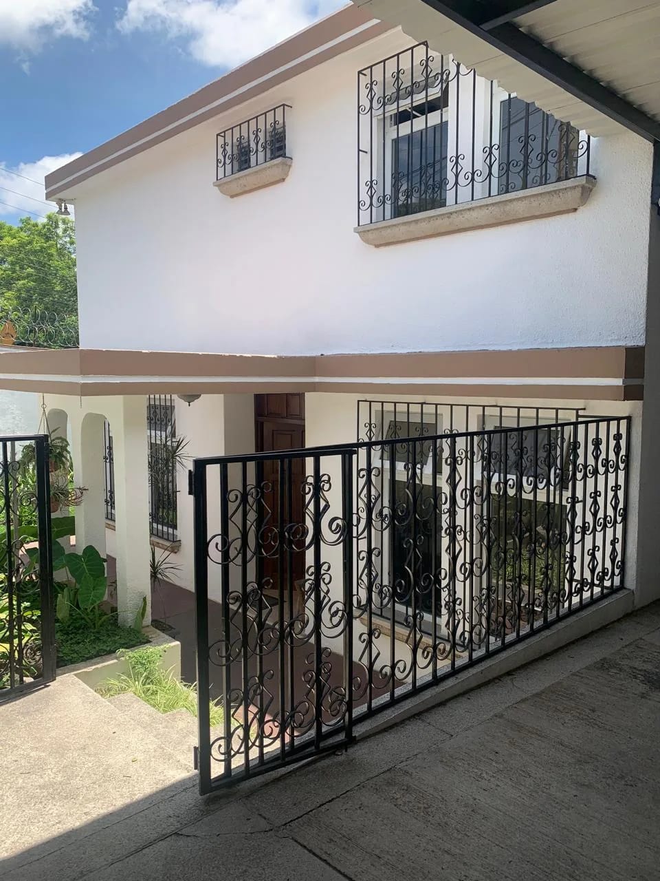 PRECIOSA CASA EN KANAJUYU 1 ZONA 16 — Casa en Venta en Kanajuyú, Zona 16, Guatemala, Ciudad — foto 1 de 14