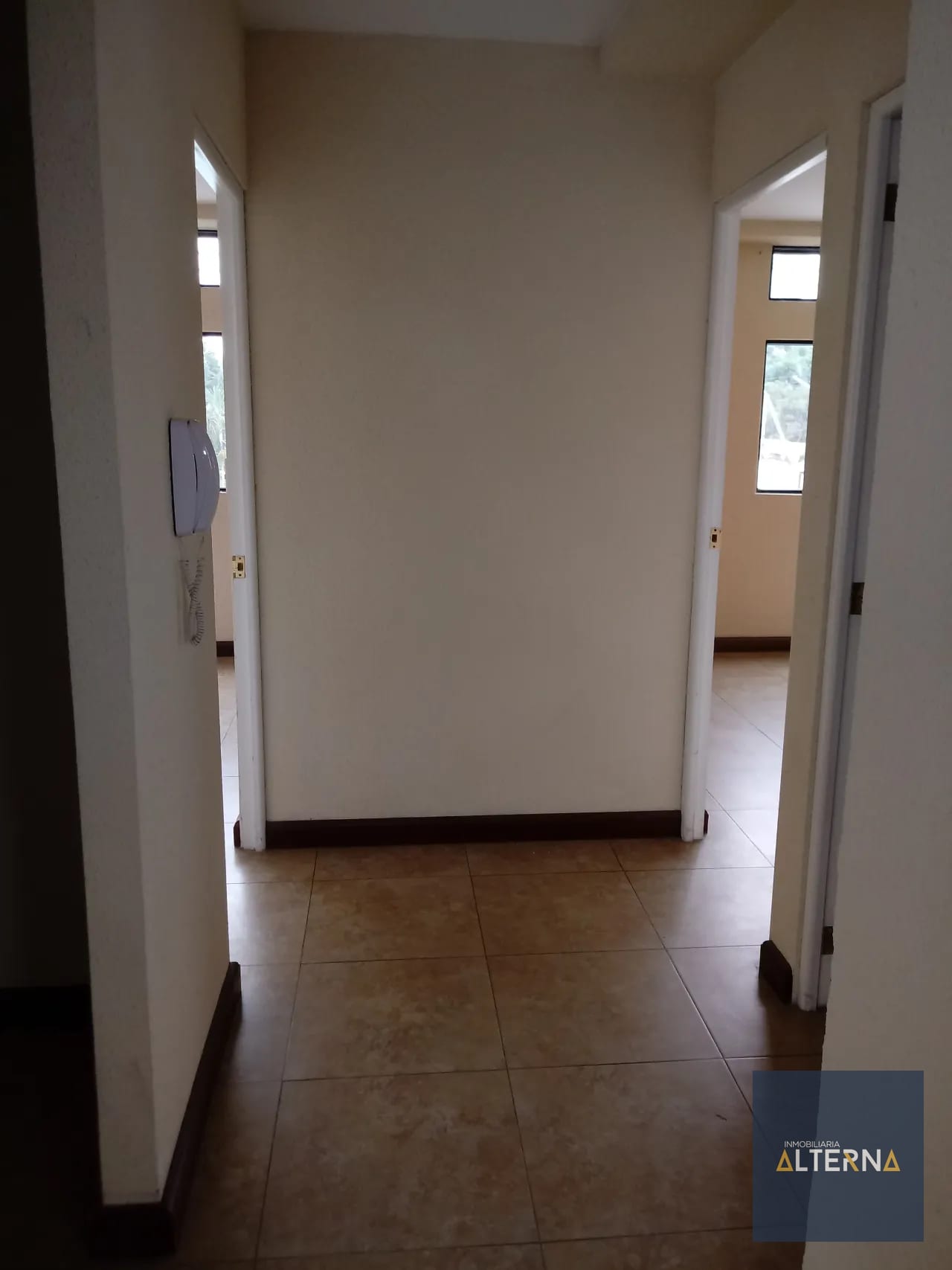 Apartamento en Renta en zona 10 muy cerca de centro medico — Apartamento en Alquiler en Zona 10, Guatemala, Ciudad — foto 2 de 10