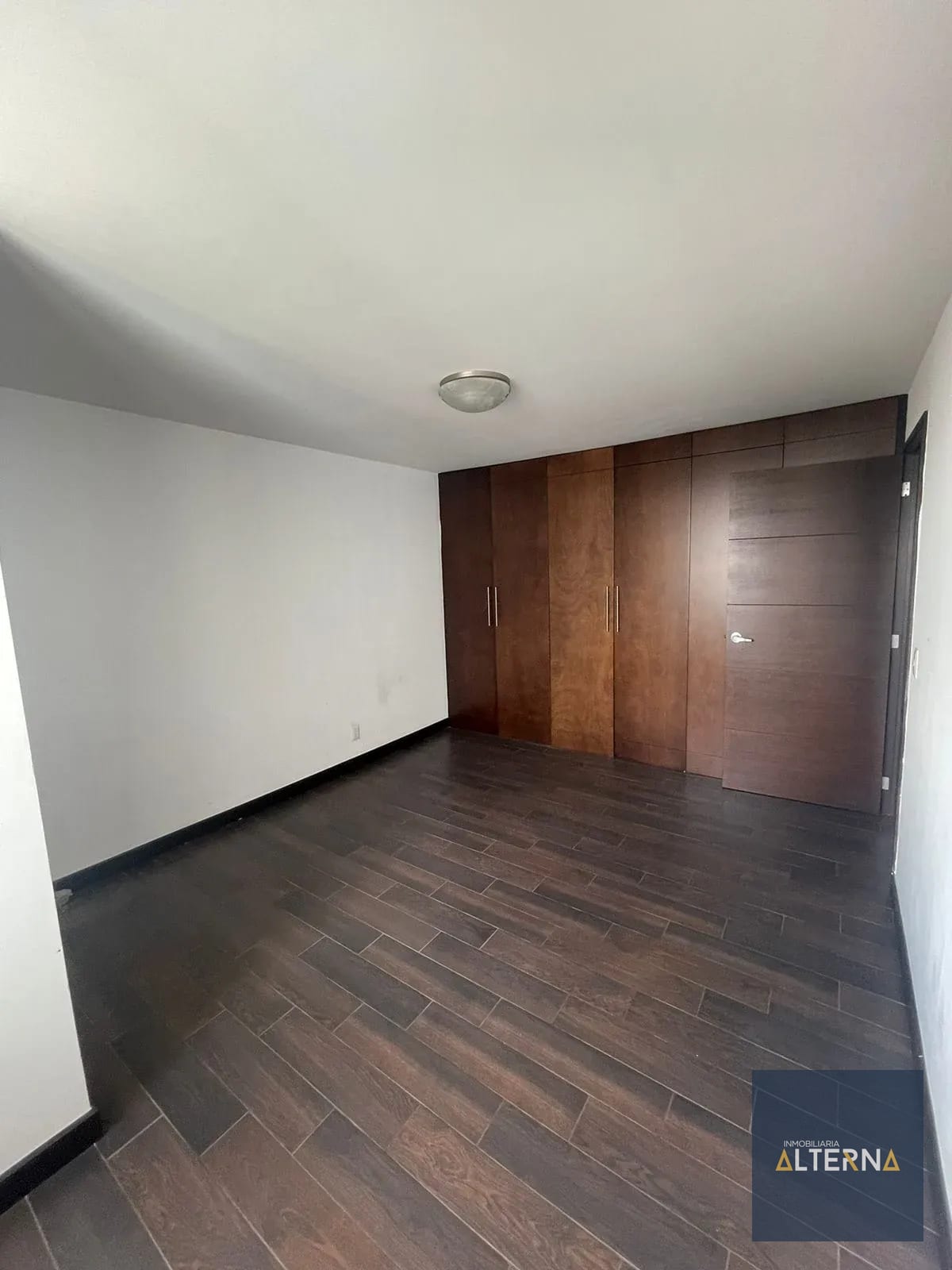 AMPLIO APARTAMENTO EN RENTA ZONA 14 — Apartamento en Alquiler en Zona 14, Guatemala, Ciudad — foto 4 de 11