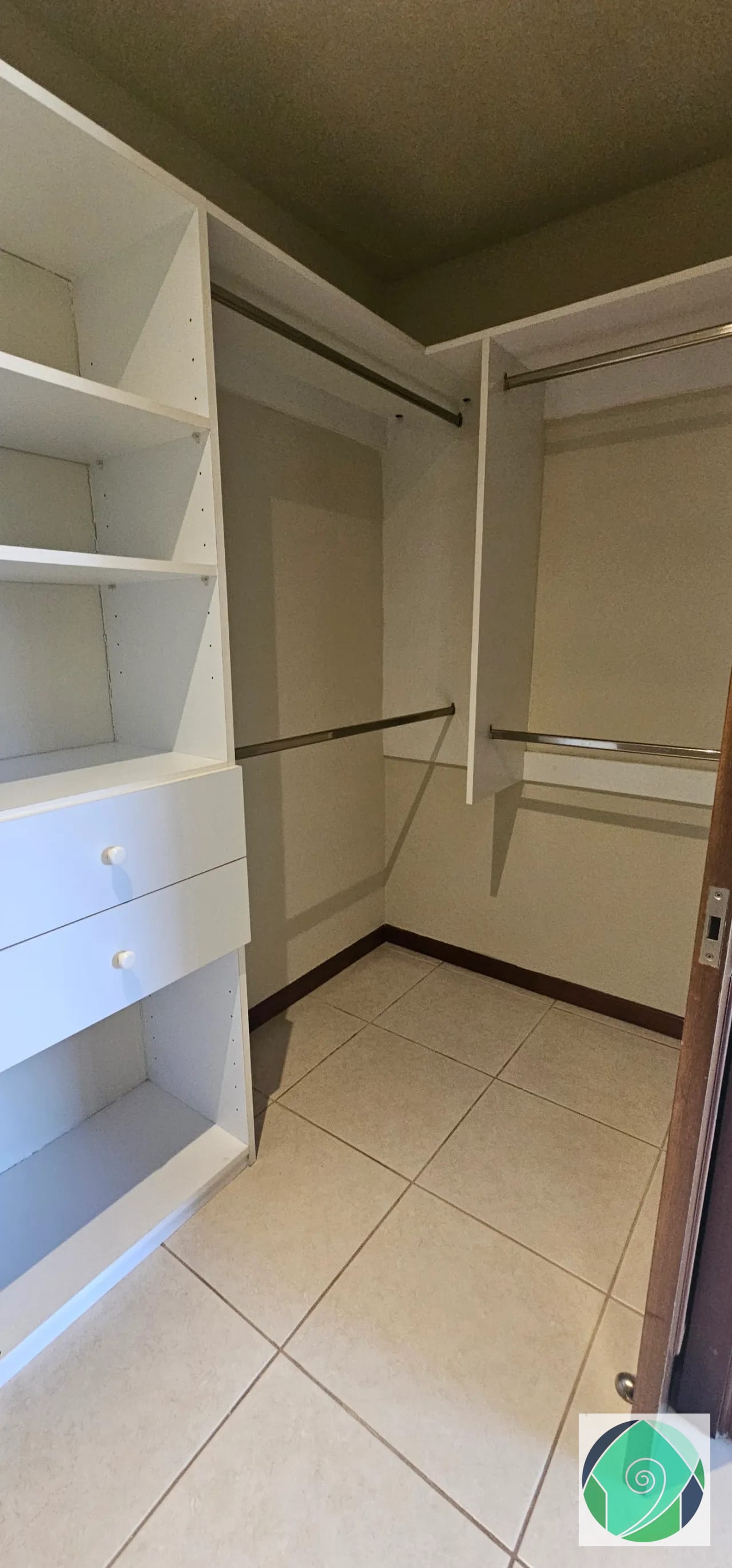 ALQULLER APARTAMENTO EN ZONA 10 — Apartamento en Alquiler en Torre Castelar, Zona 10, Guatemala, Ciudad — foto 12 de 17