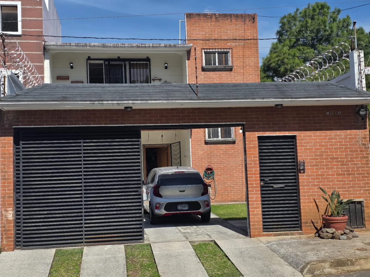 Venta Casa Hacienda Real, Zona 16 — Casa en Venta en Zona 16, Guatemala, Ciudad — foto 1 de 15