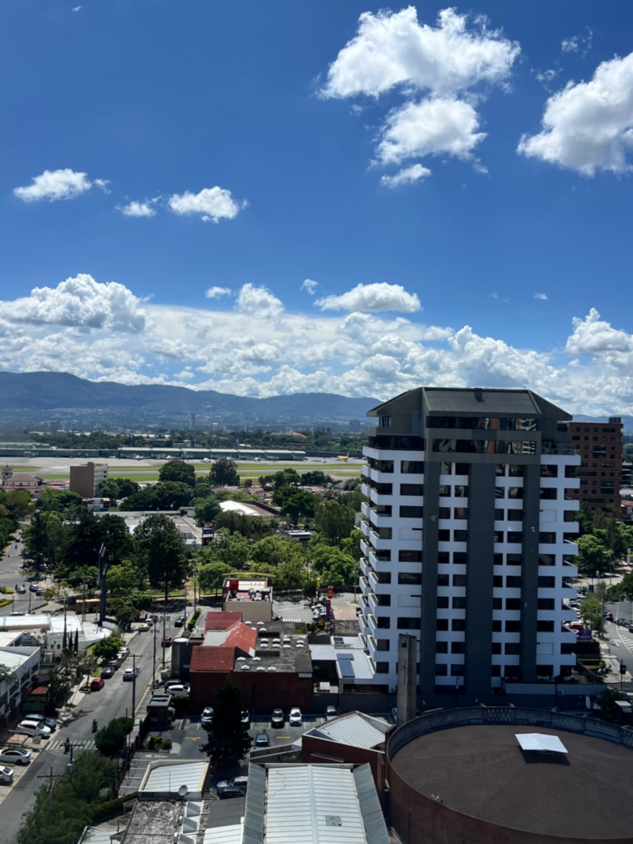 Apartamento amueblado en renta zoma 14 — Apartamento en Alquiler en Lantana, Zona 14, Guatemala, Ciudad — foto 5 de 6