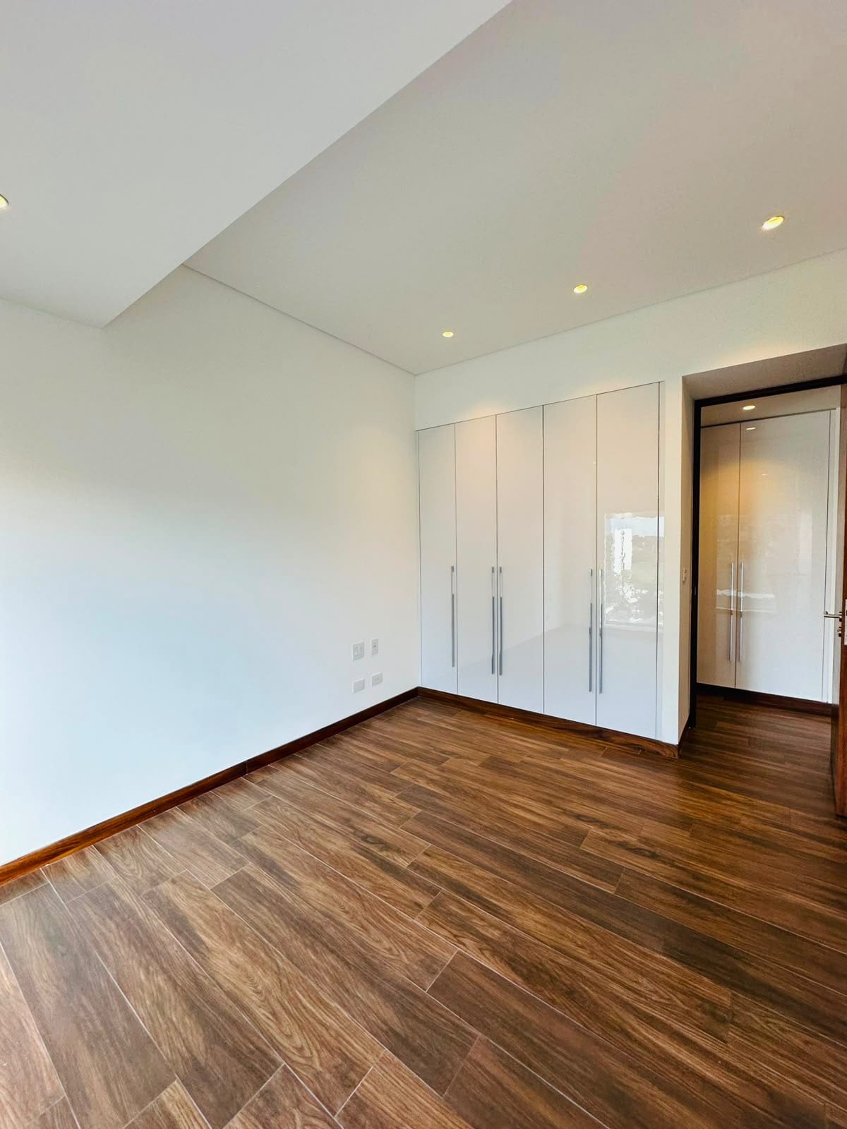 Apartamento en renta zona 10 — Apartamento en Alquiler en Avia, Zona 10, Guatemala, Ciudad — foto 3 de 4