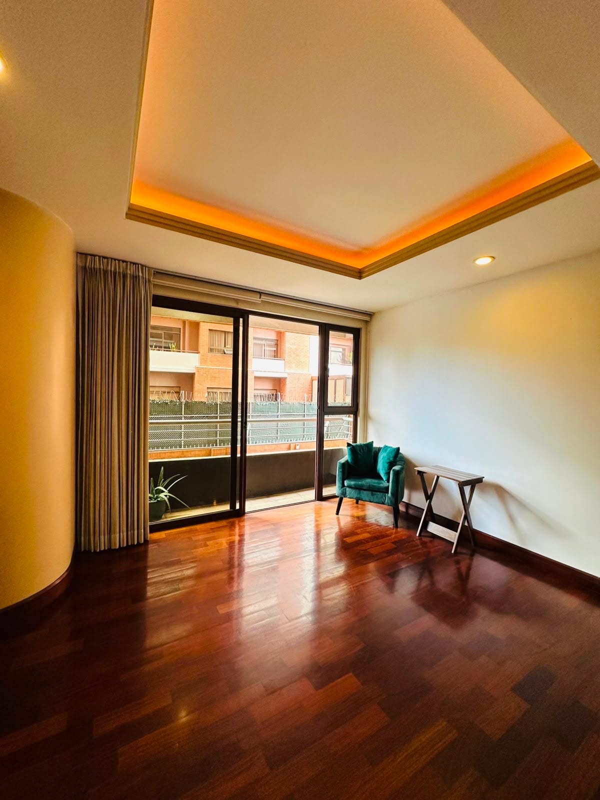 Apartamento amueblado en renta zona 10 — Apartamento en Alquiler en Santa María, Zona 10, Guatemala, Ciudad — foto 3 de 5