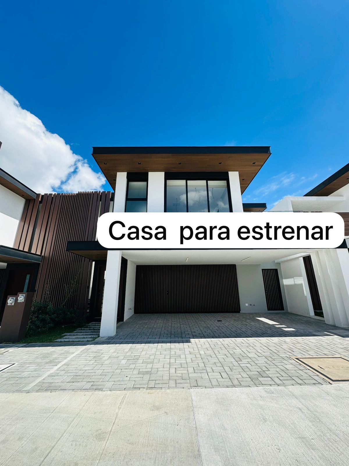 Hermosa Casa en renta zona 10 — Casa en Alquiler en Zona 10, Guatemala, Ciudad — foto 1 de 10