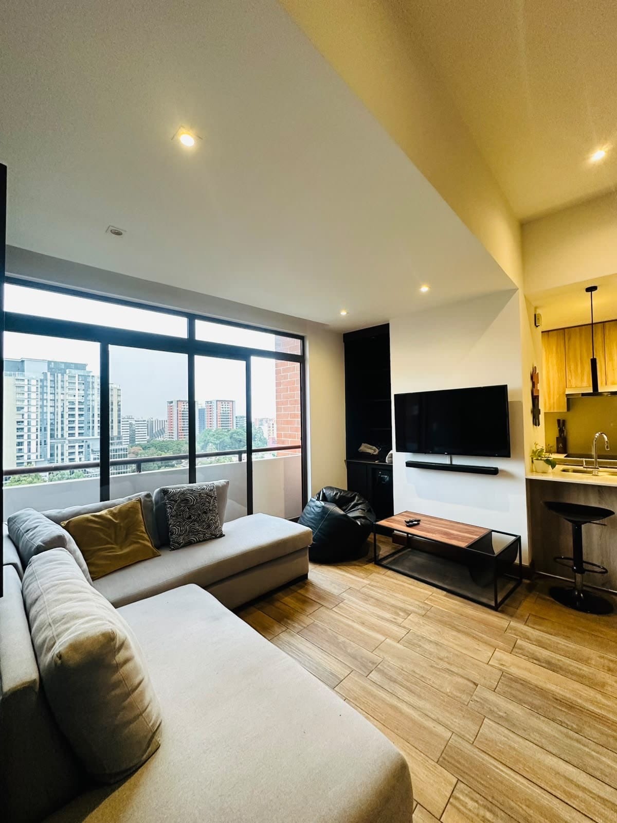 Hermoso apartamento amueblado en renta — Apartamento en Alquiler en Zona 10, Guatemala, Ciudad — foto 4 de 4