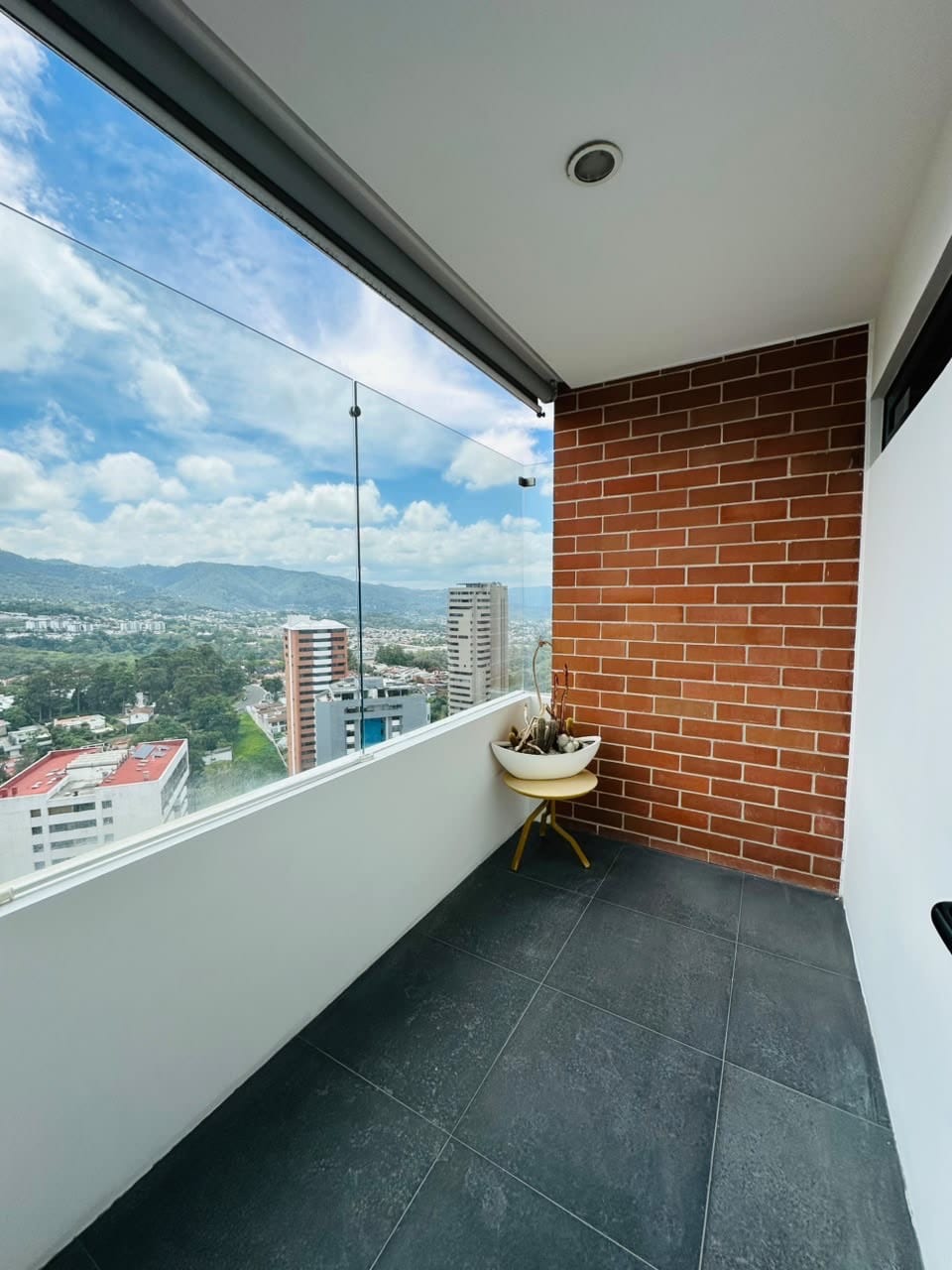 Espectacular apartamento en renta zona 14 — Apartamento en Alquiler en Zona 14, Guatemala, Ciudad — foto 8 de 8