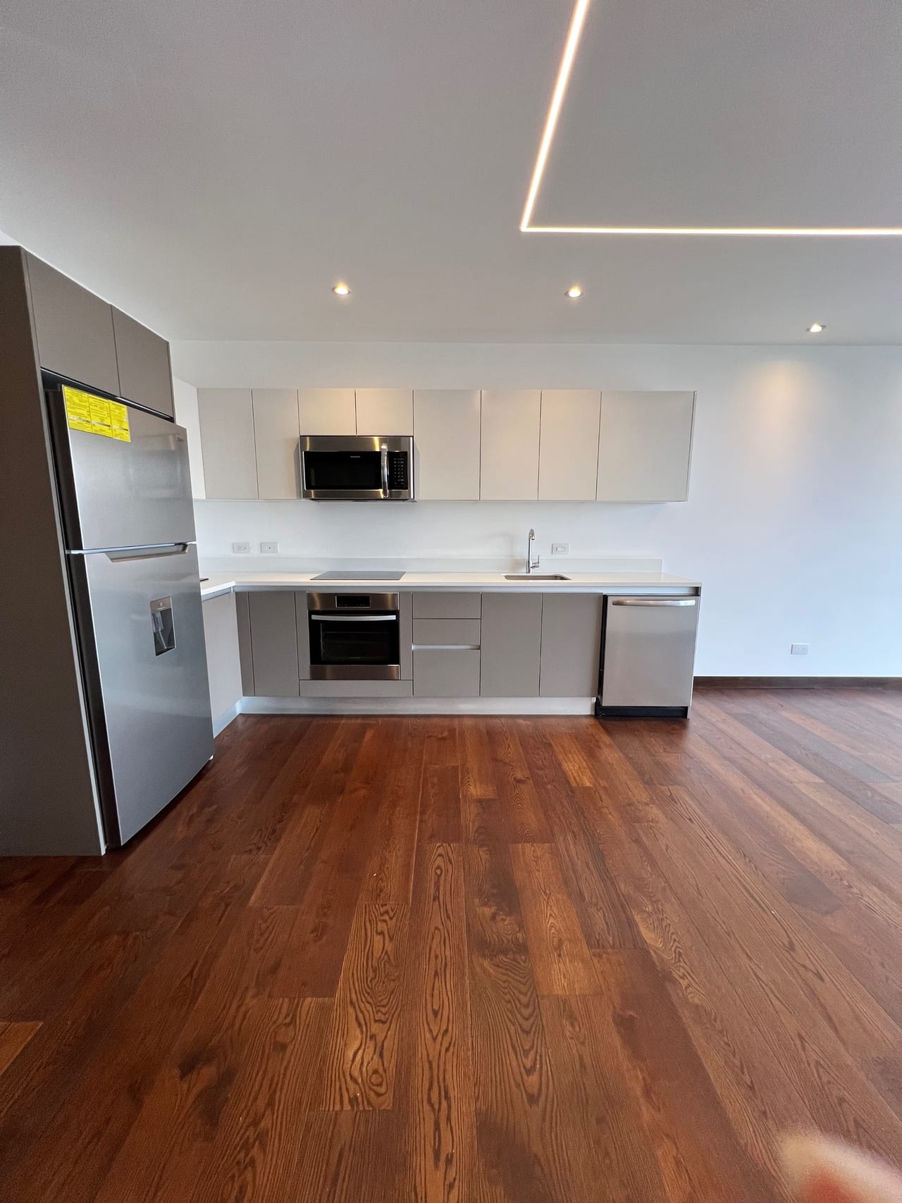 Apartamento en renta zona 10 — Apartamento en Alquiler en Zona 10, Guatemala, Ciudad — foto 2 de 6