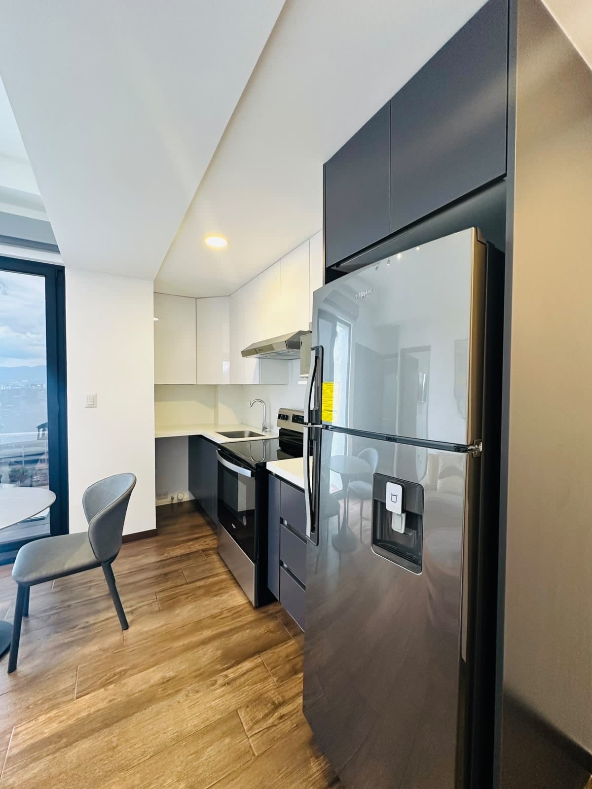 Apartamento en renta zona 10 — Apartamento en Alquiler en Brunelo, Zona 10, Guatemala, Ciudad — foto 3 de 7