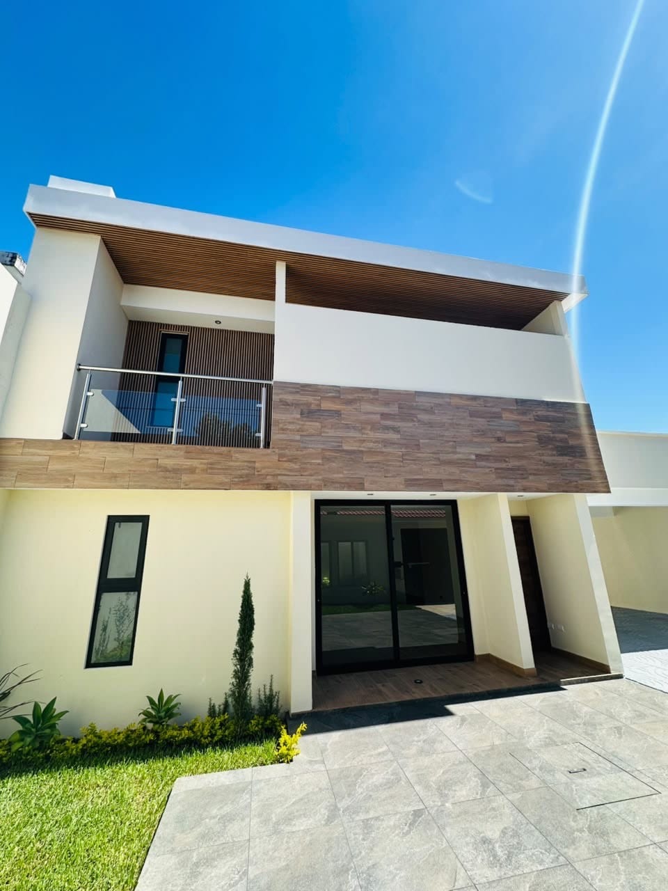 Hermosa Casa en renta San Cristóbal — Casa en Alquiler en Zona 8 Mixco, Guatemala, Ciudad — foto 1 de 10