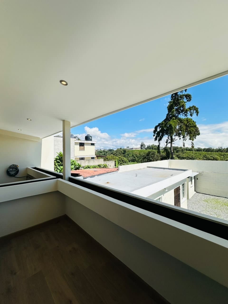 Hermosa Casa en renta San Cristóbal — Casa en Alquiler en Zona 8 Mixco, Guatemala, Ciudad — foto 6 de 10