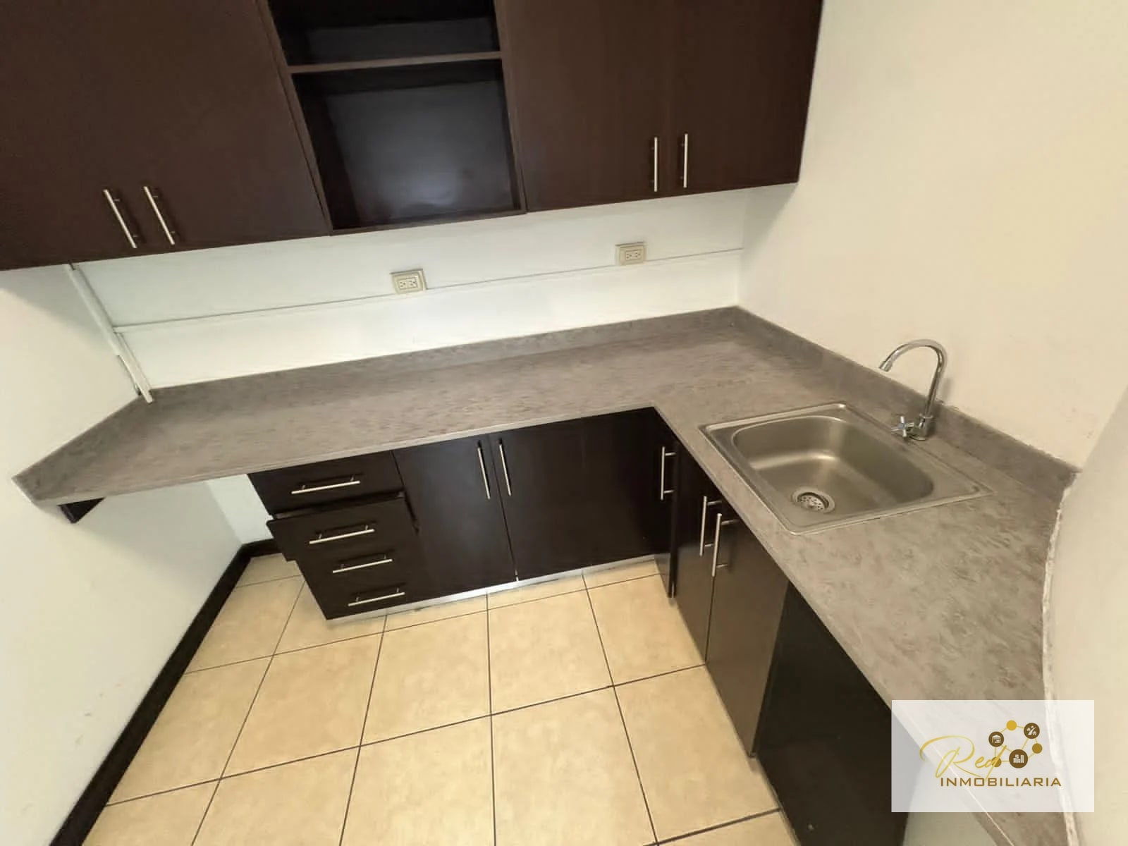 🏢 Oficina en Venta – Dubai Center, Zona 10 - 6