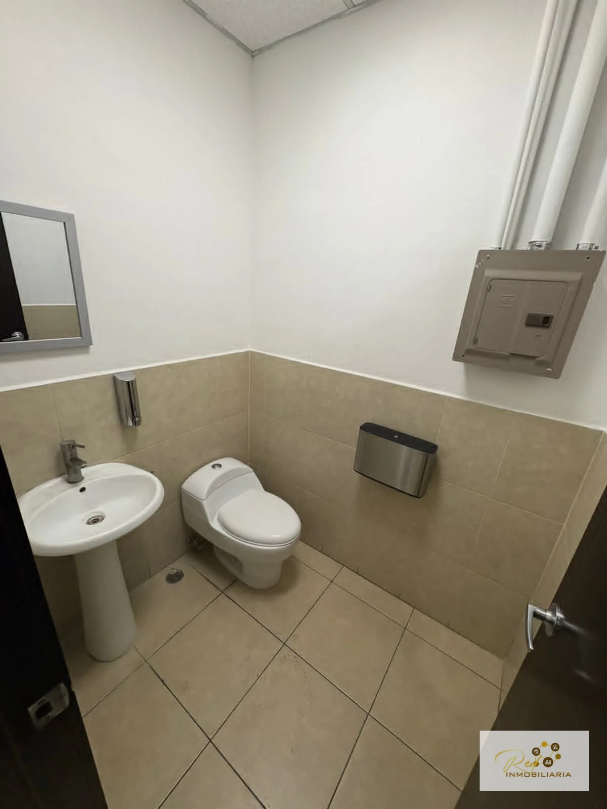 🏢 Oficina en Venta – Dubai Center, Zona 10 - 8