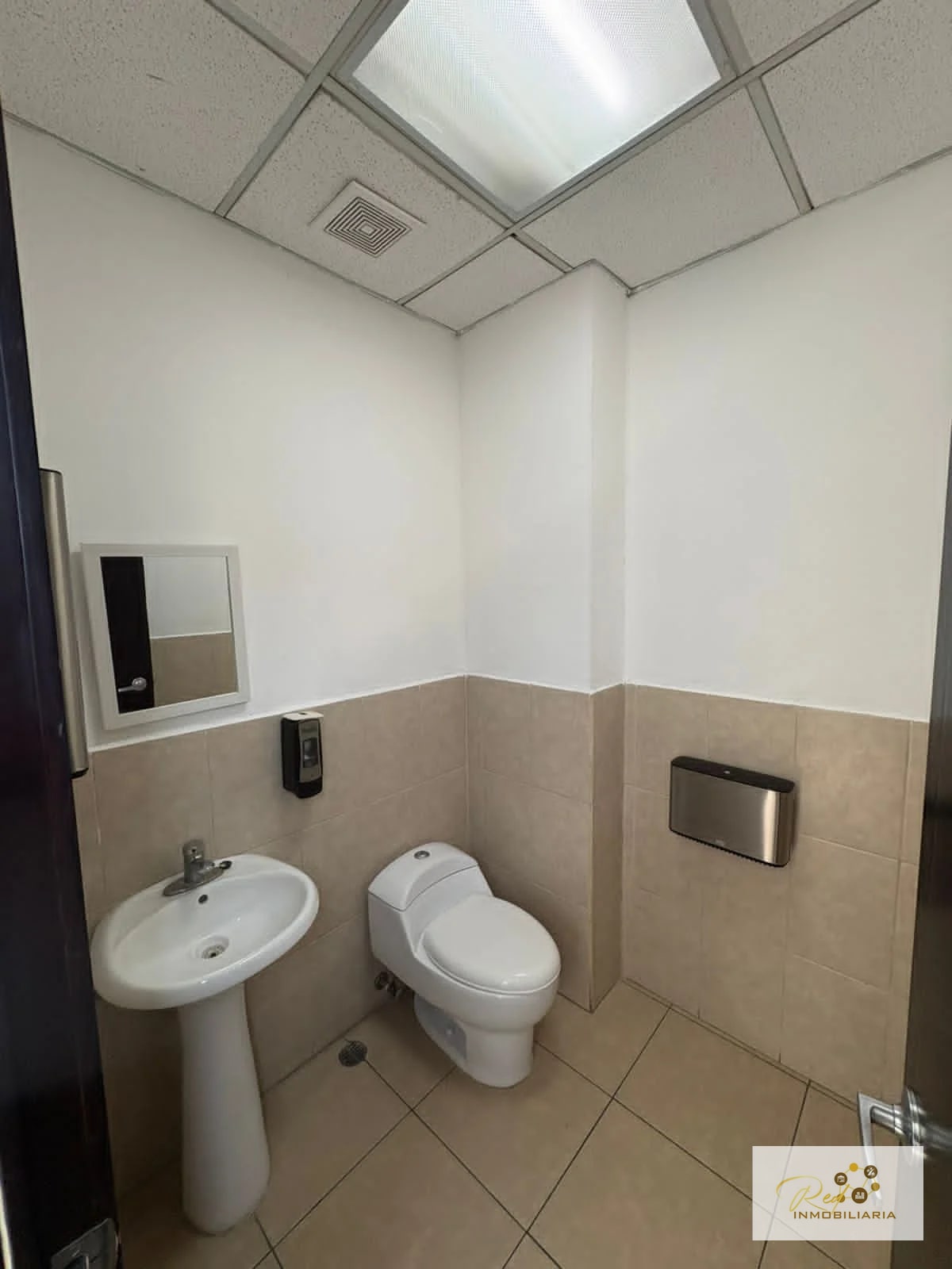 🏢 Oficina en Venta – Dubai Center, Zona 10 - 9
