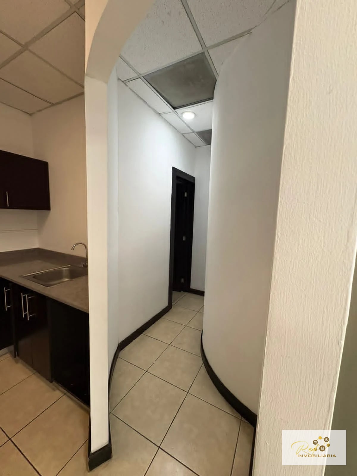 🏢 Oficina en Venta – Dubai Center, Zona 10 - 11