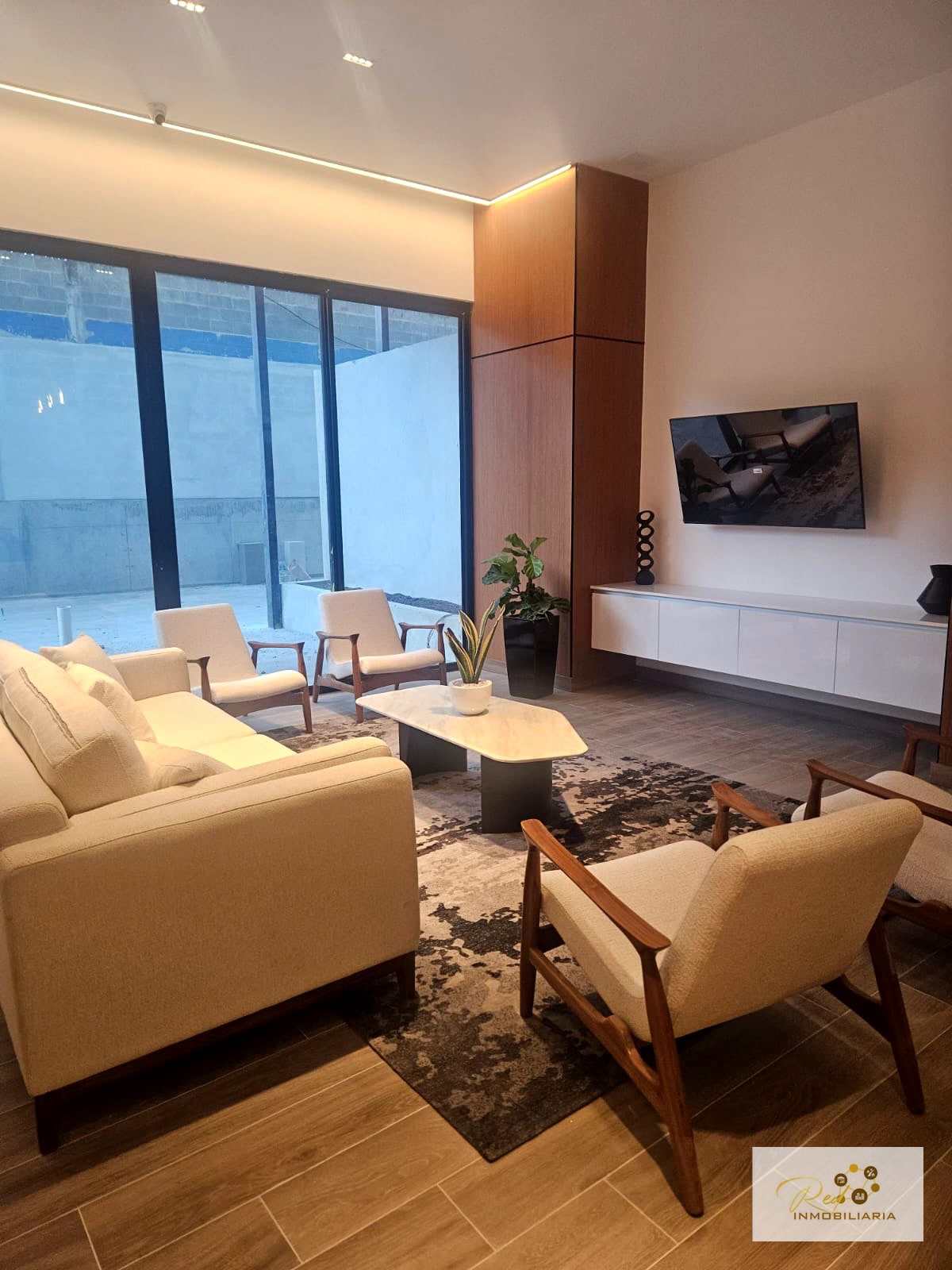 RENTA APARTAMENTO EXCLUSIVO PARQUE 14, Zona Residencial Premium — Apartamento en Alquiler en Zona 14, Guatemala, Ciudad — foto 4 de 14