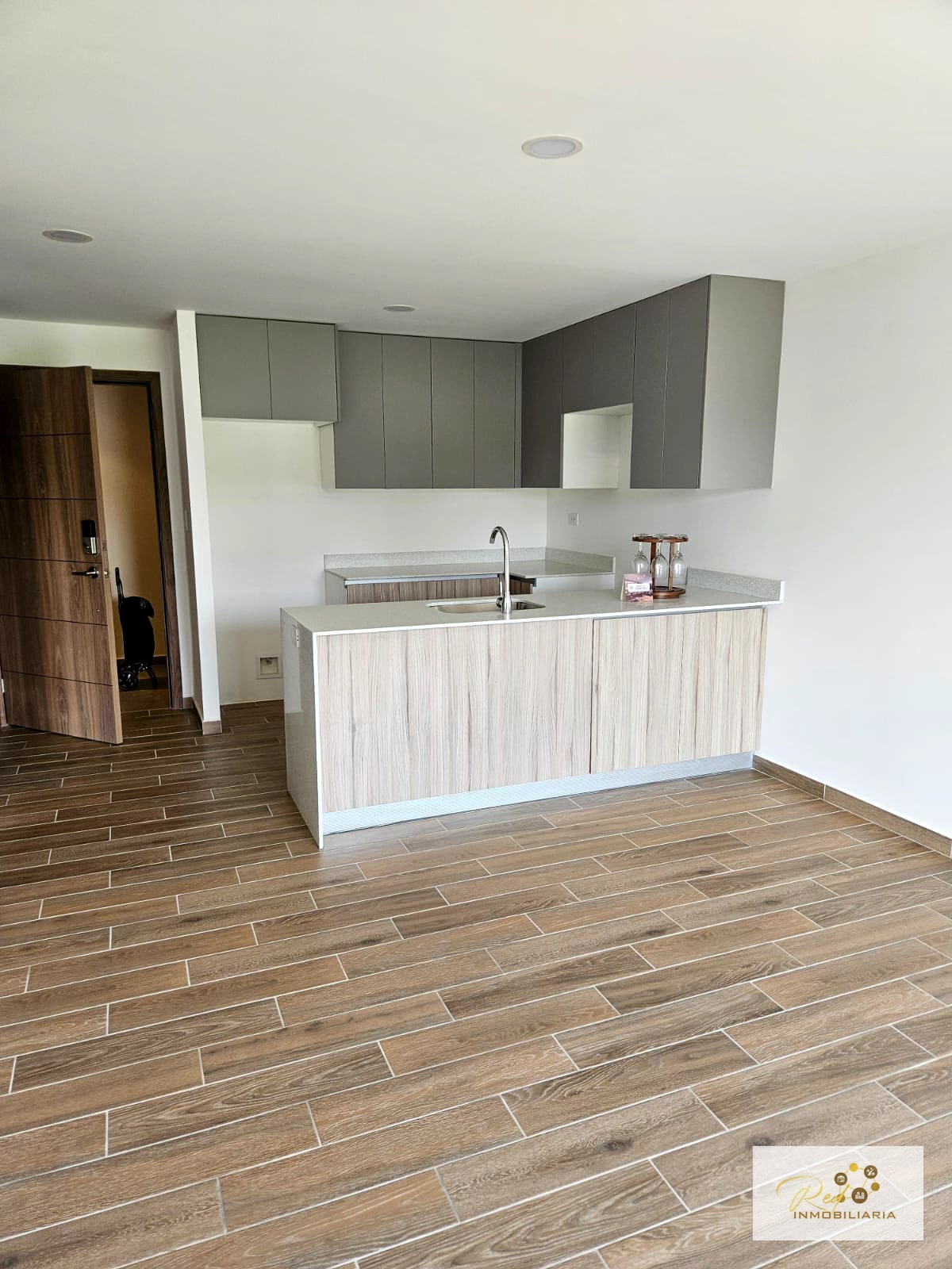 RENTA APARTAMENTO EXCLUSIVO PARQUE 14, Zona Residencial Premium — Apartamento en Alquiler en Zona 14, Guatemala, Ciudad — foto 5 de 14