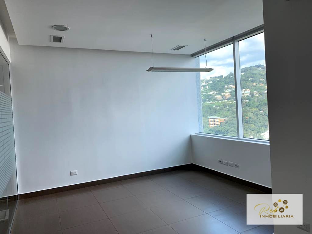 🏢 Oficinas en Renta – Torre IV, Zona Pradera (copia) — Oficina en Alquiler en Zona 10, Guatemala, Ciudad — foto 4 de 16