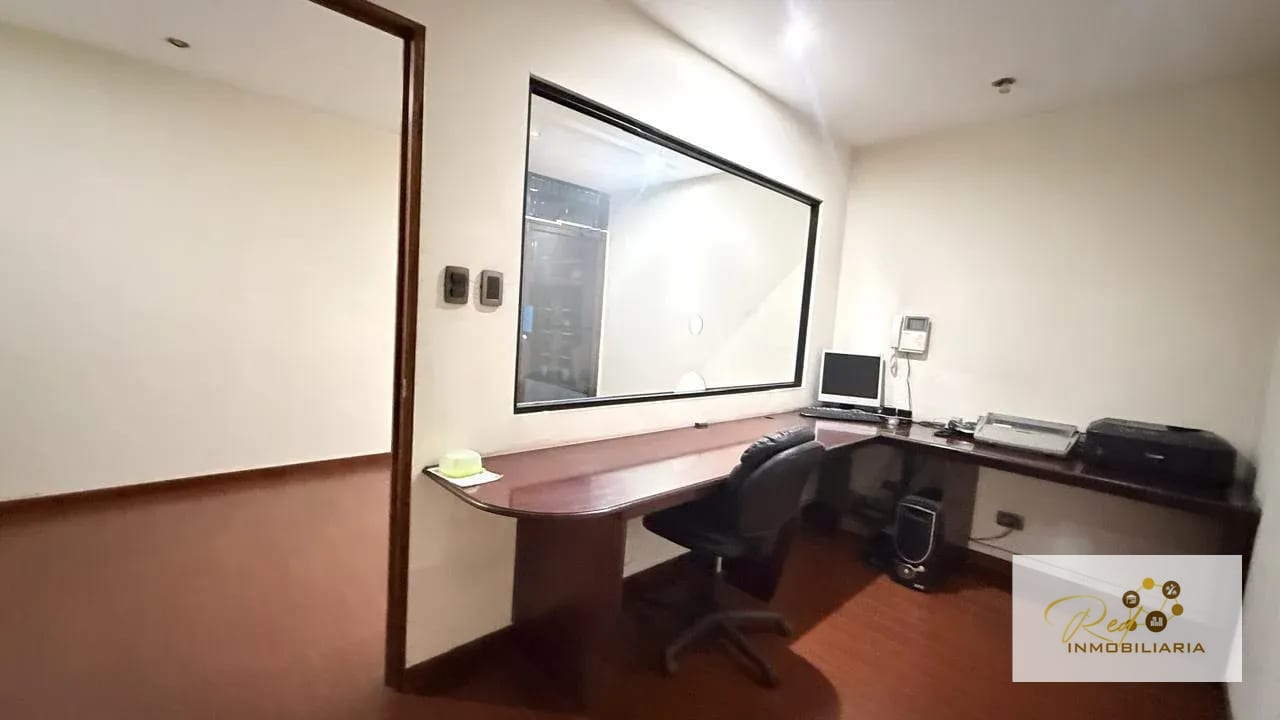 🏢 Oficina en alquiler — Zona 9, Edificio Reformador (Avenida Reforma) — Oficina en Alquiler en Zona 9, Guatemala, Ciudad — foto 3 de 7