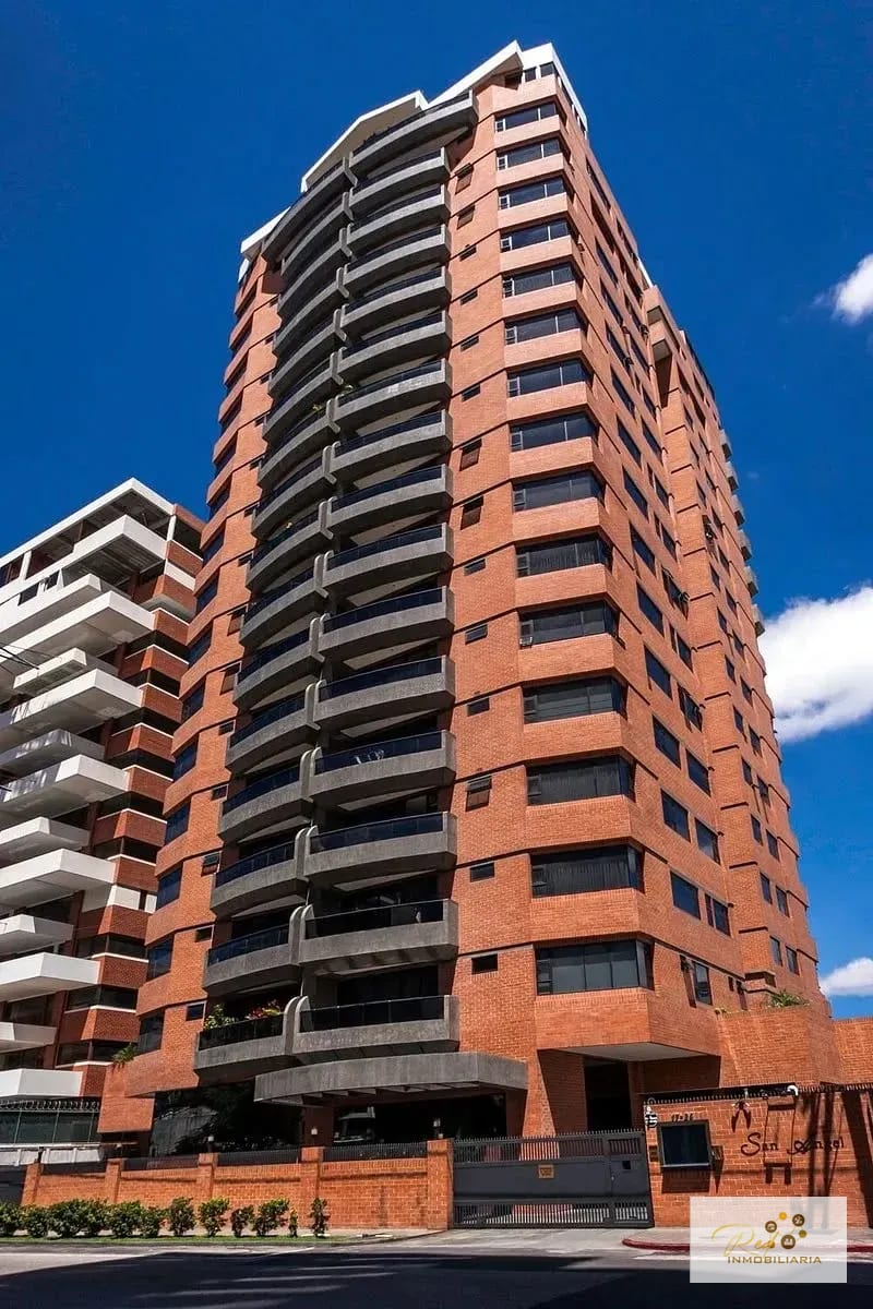 🏢 Apartamento AMUEBLADO en alquiler — Zona 10, Edificio Santa María — Apartamento en Alquiler en Zona 10, Guatemala, Ciudad — foto 1 de 10