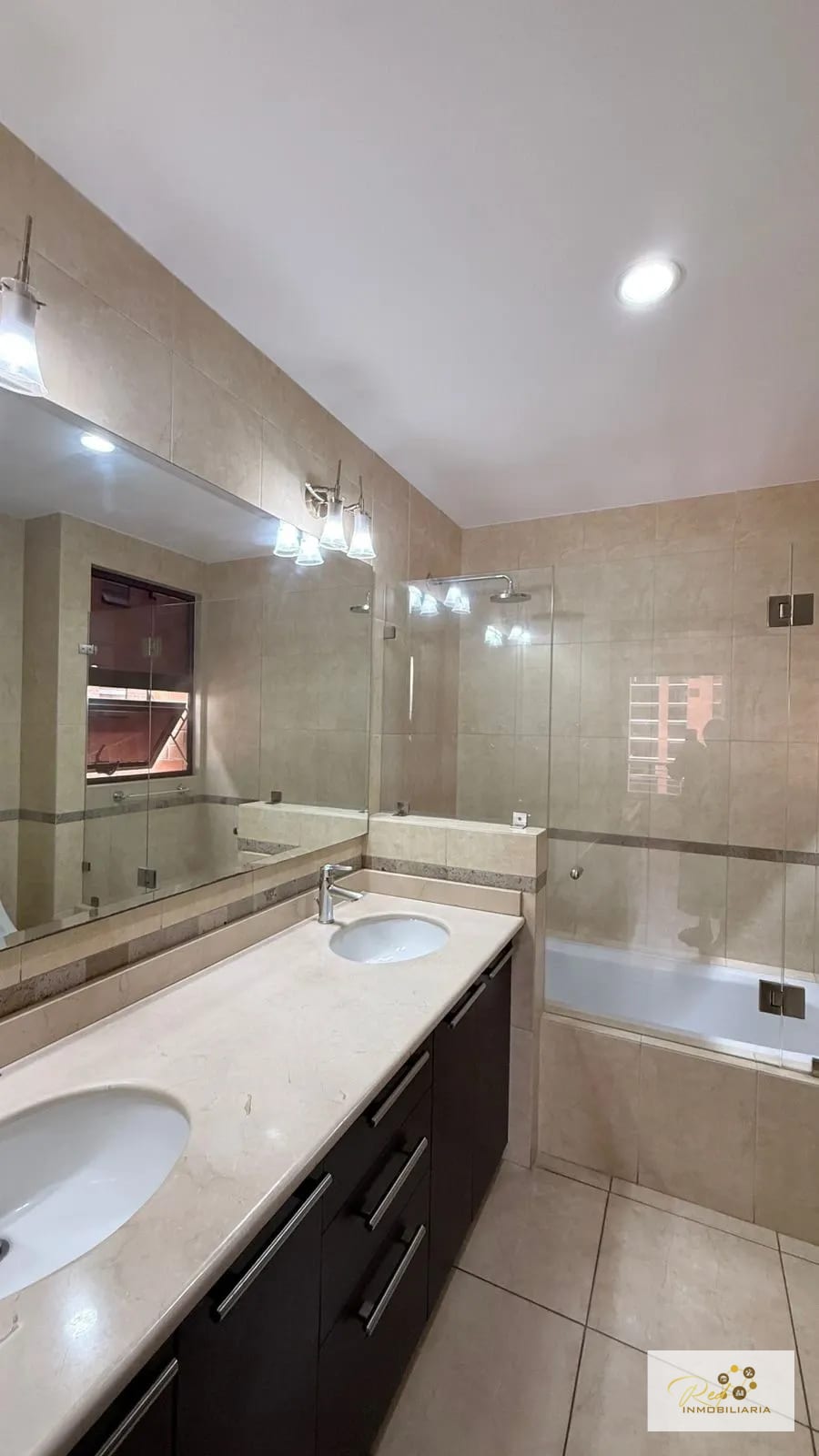 🏢 Apartamento AMUEBLADO en alquiler — Zona 10, Edificio Santa María — Apartamento en Alquiler en Zona 10, Guatemala, Ciudad — foto 10 de 10