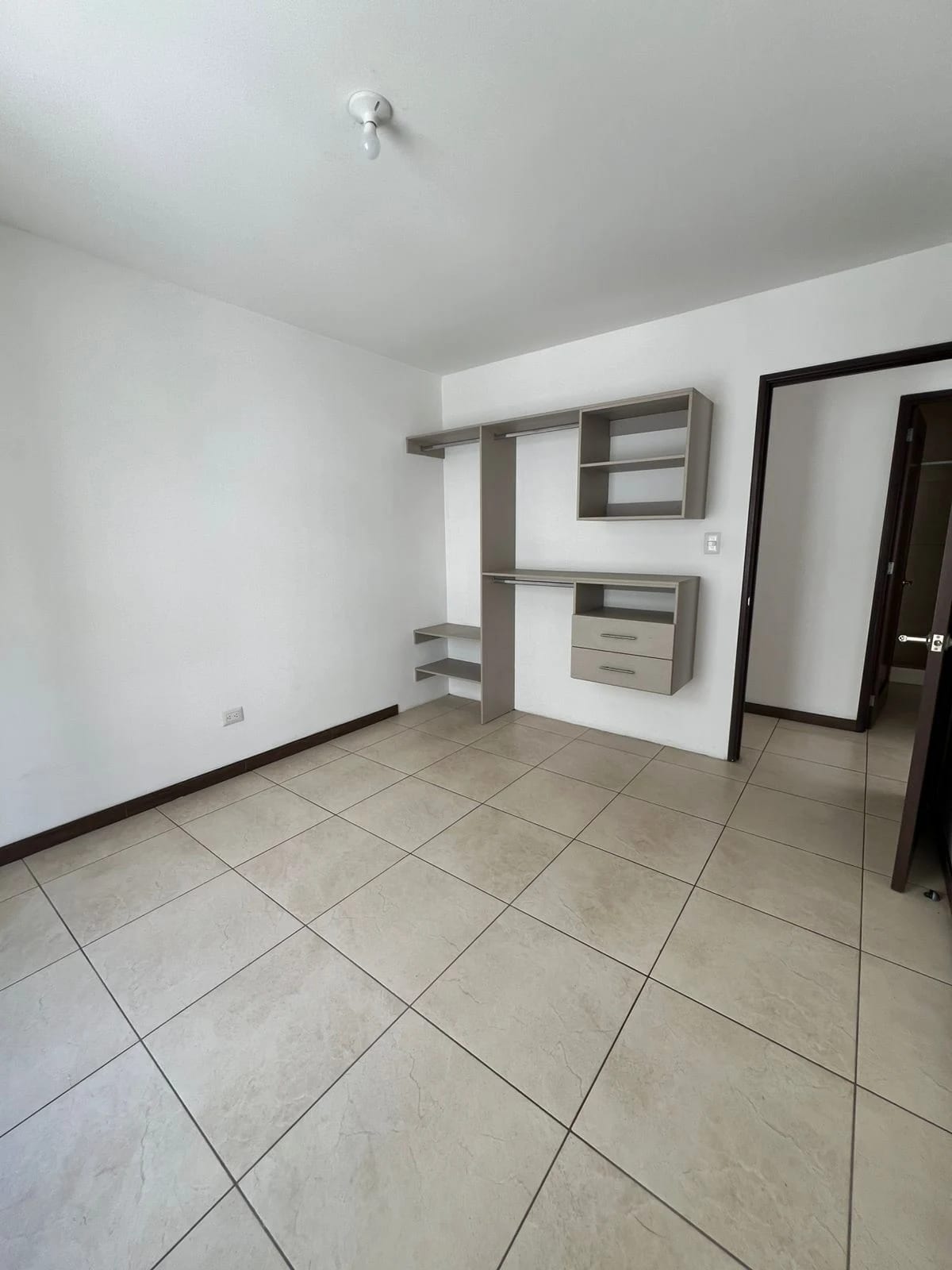 EL PÓRTICO Z7 / APARTAMENTO EN RENTA DE 3 HABITACIONES Y 2 PARQUEOS — Apartamento en Alquiler en Zona 7, Guatemala, Ciudad — foto 6 de 13