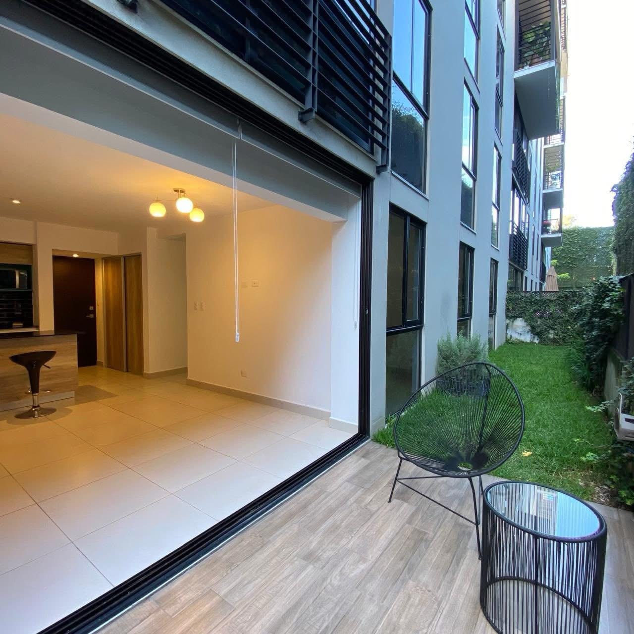 BE14 / APARTAMENTO EN RENTA DE 3 HABITACIONES Y JARDÍN — Apartamento en Alquiler en Be14, Zona 14, Guatemala, Ciudad — foto 1 de 10