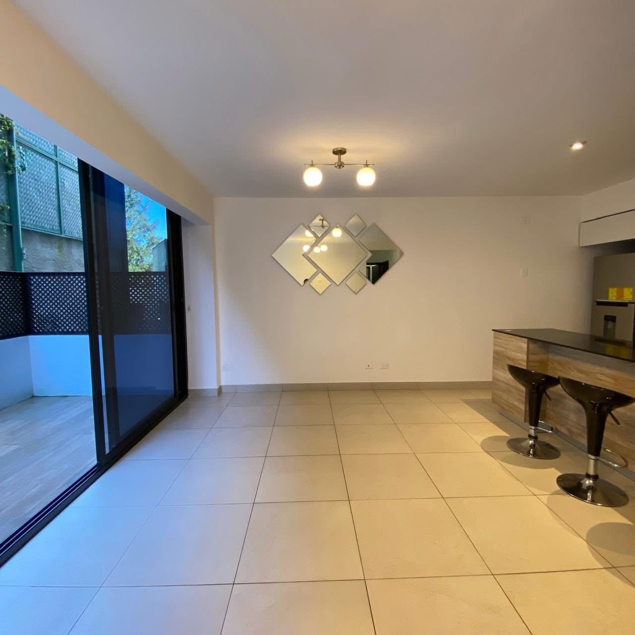 BE14 / APARTAMENTO EN RENTA DE 3 HABITACIONES Y JARDÍN — Apartamento en Alquiler en Be14, Zona 14, Guatemala, Ciudad — foto 3 de 10
