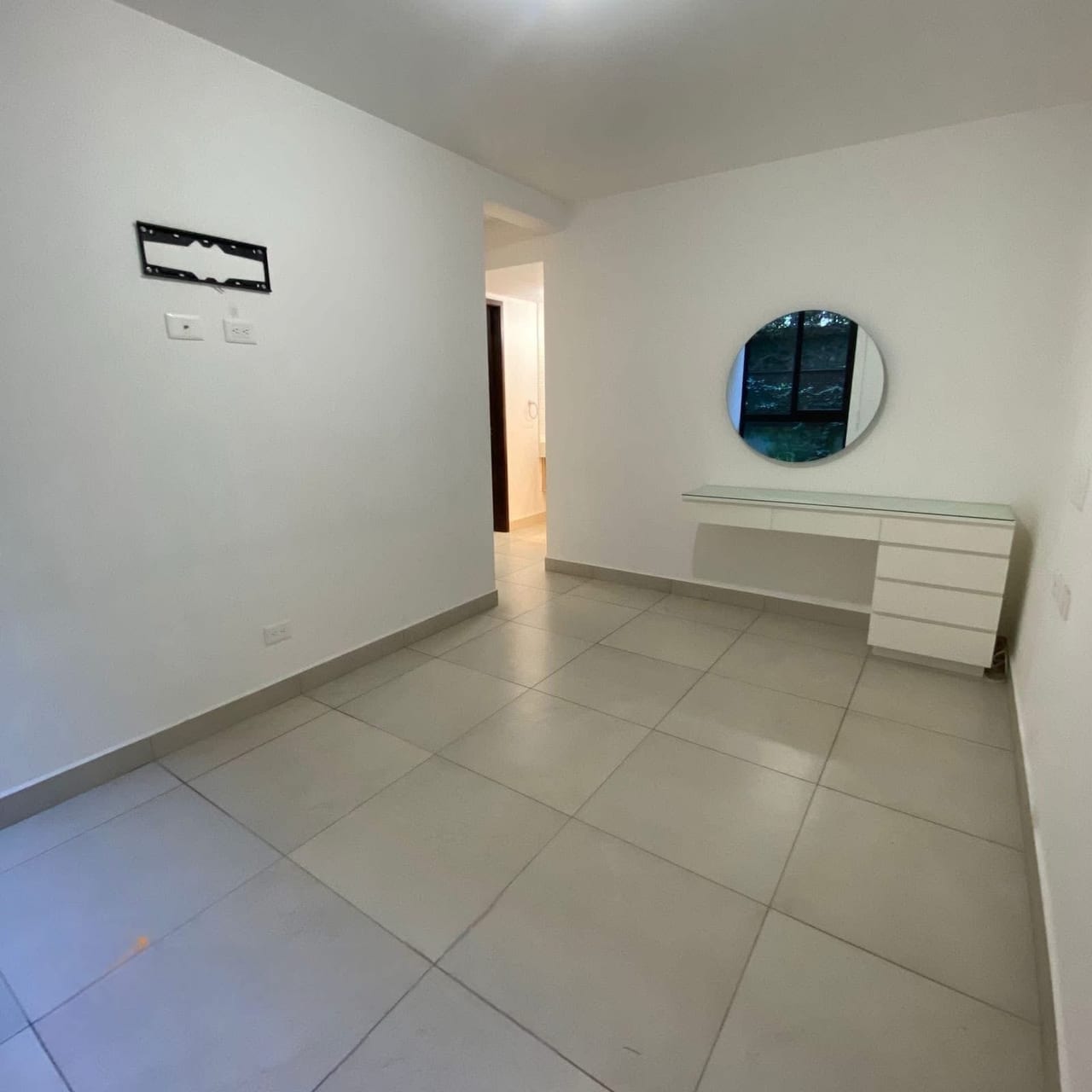 BE14 / APARTAMENTO EN RENTA DE 3 HABITACIONES Y JARDÍN — Apartamento en Alquiler en Be14, Zona 14, Guatemala, Ciudad — foto 7 de 10