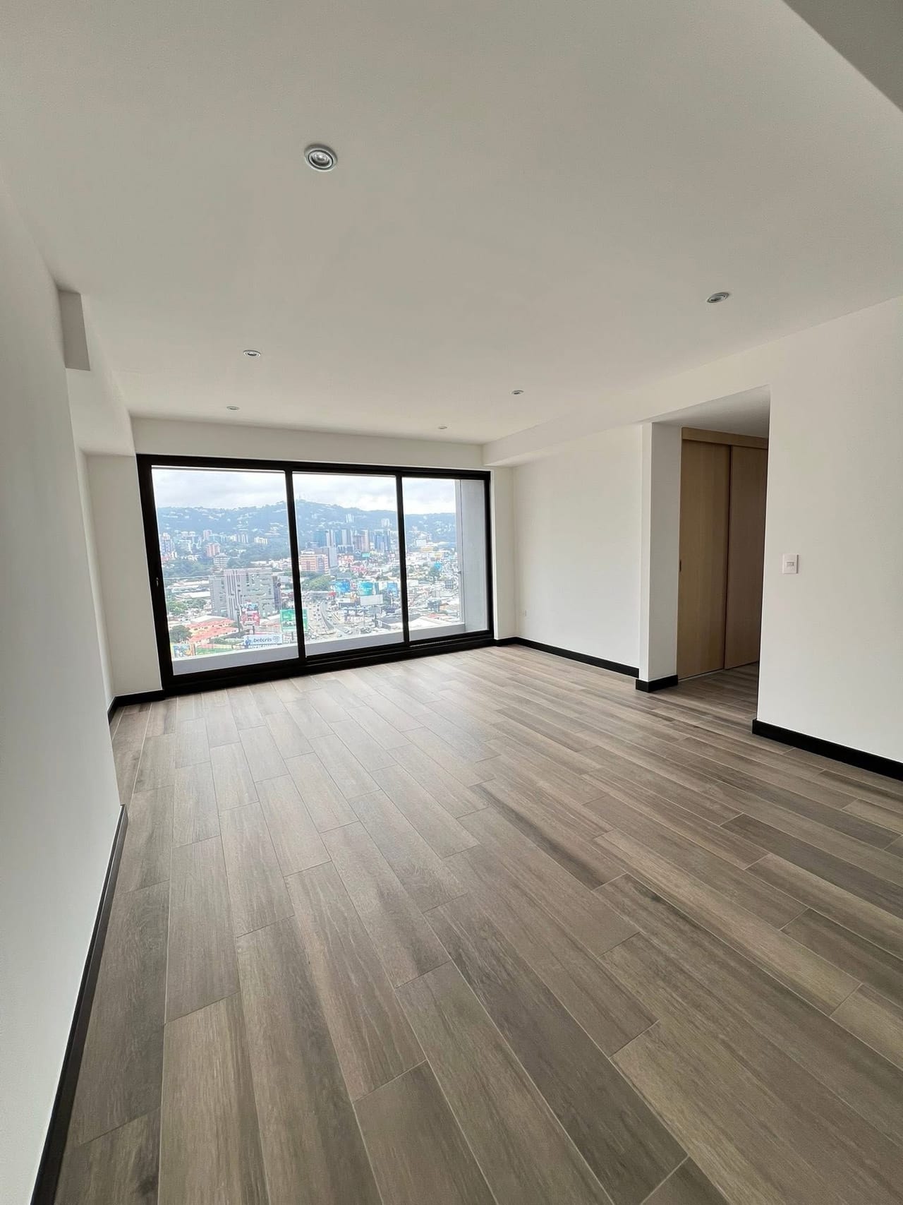 Terraza Diez / Apartamento en Renta de 2 Habitaciones — Apartamento en Alquiler en Zona 10, Guatemala, Ciudad — foto 3 de 9