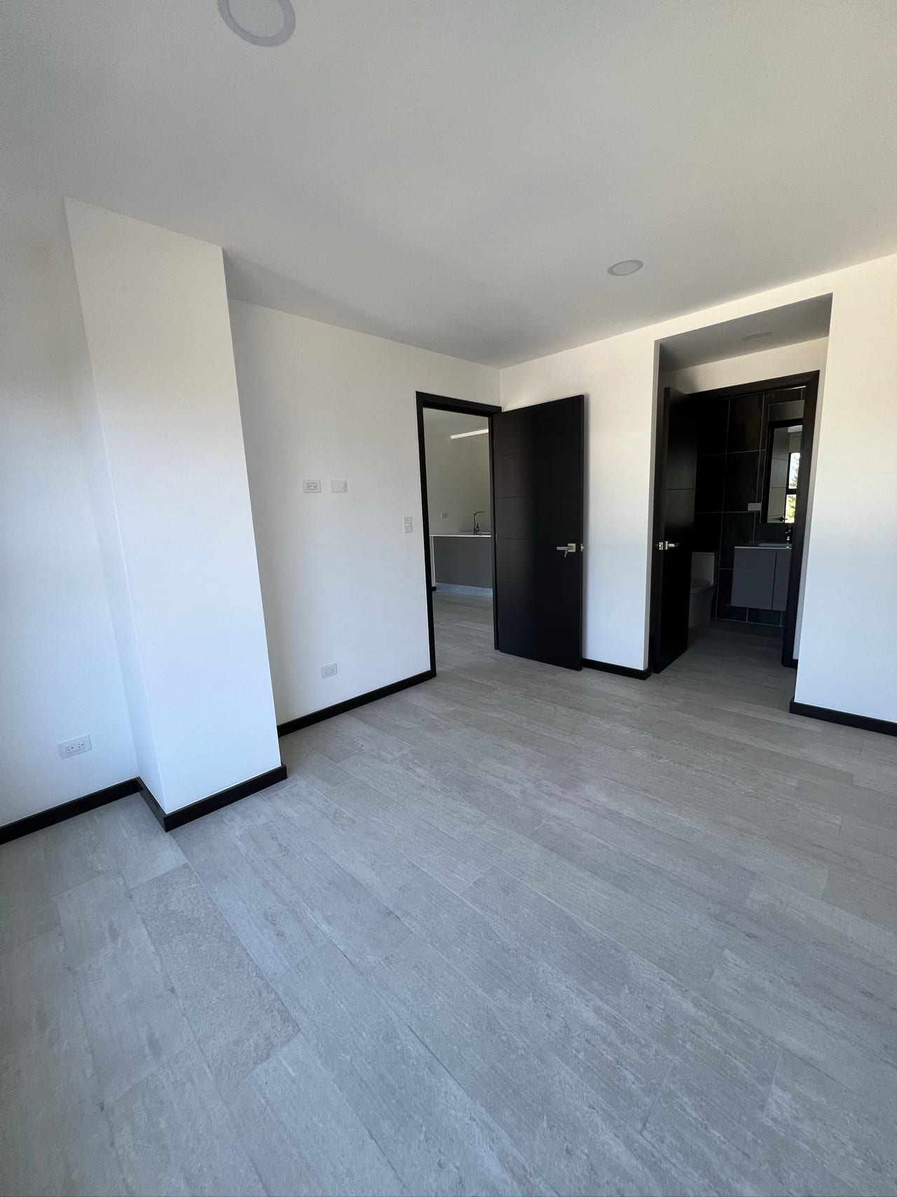 Verdú / Apartamento de 2 Habitaciones y 2.5 Baños + Bodega — Apartamento en Alquiler en Zona 13, Guatemala, Ciudad — foto 9 de 10