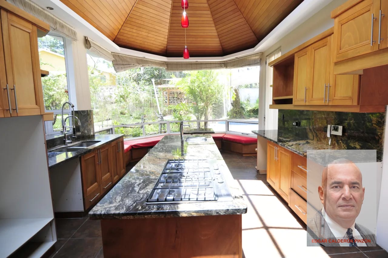 Casa Contemporánea de 2 Niveles con Piscina en Sacatepéquez — Casa en Venta en Santiago Sacatepéquez, Sacatepéquez — foto 6 de 17