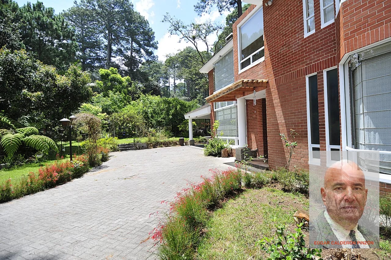 Casa Contemporánea de 2 Niveles con Piscina en Sacatepéquez — Casa en Venta en Santiago Sacatepéquez, Sacatepéquez — foto 16 de 17