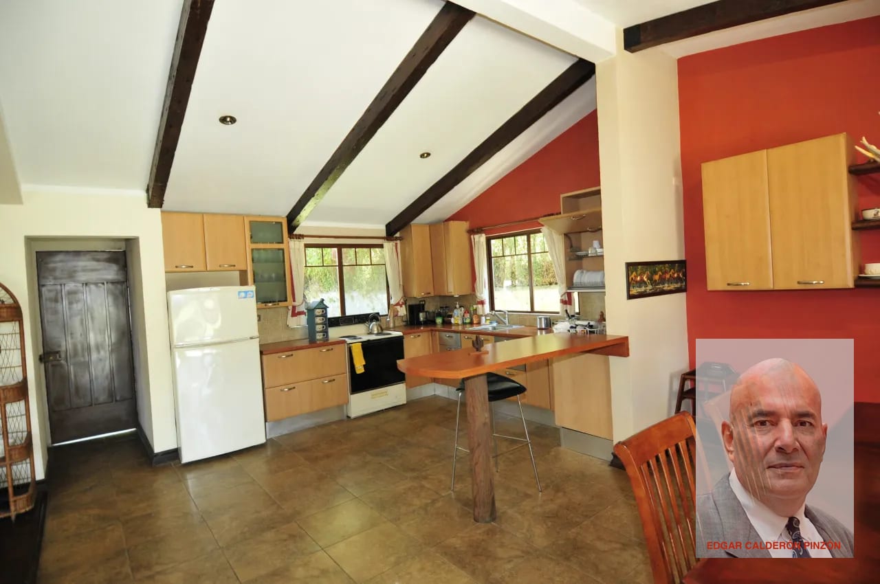 Residencia de un Nivel con 1,440 m² de Terreno – A 16 km de Antigua — Casa en Alquiler en Santiago Sacatepéquez, Sacatepéquez — foto 11 de 17