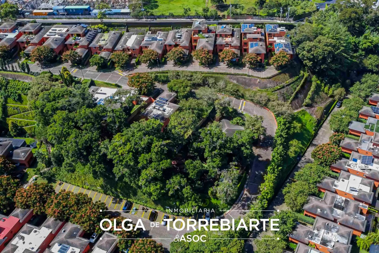 Casa en Condominio La Joya, Zona 10 — Casa en Alquiler en Zona 10, Guatemala, Ciudad — foto 1 de 10