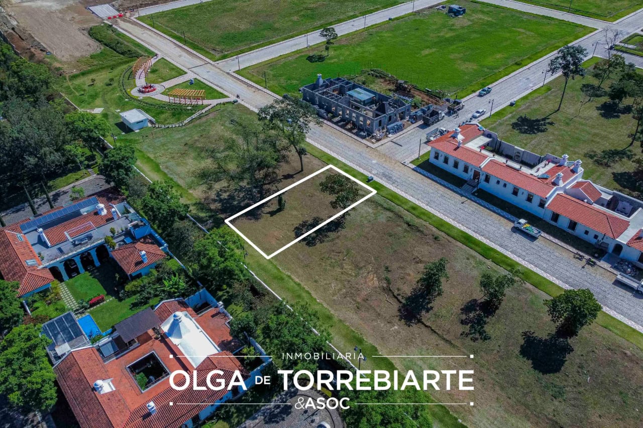 Terreno en Paseo Antigua — Terreno en Venta en Dentro del Casco, Antigua, Sacatepéquez — foto 1 de 4