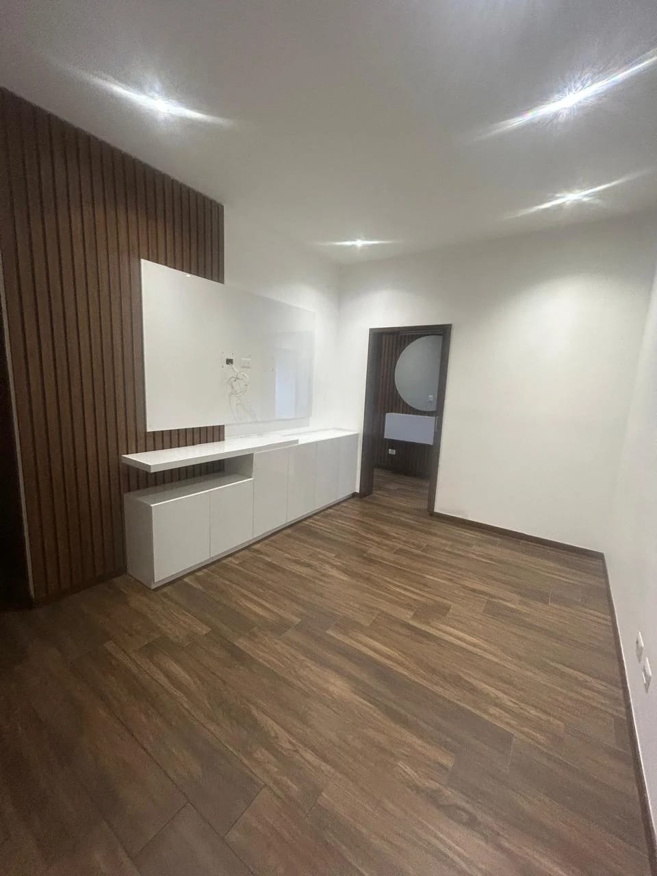 Se Alquila Apto. Edificio Casa Acueducto, Zona 10. Nivel Alto. — Apartamento en Alquiler en Casa Acueducto, Zona 10, Guatemala, Ciudad — foto 13 de 17