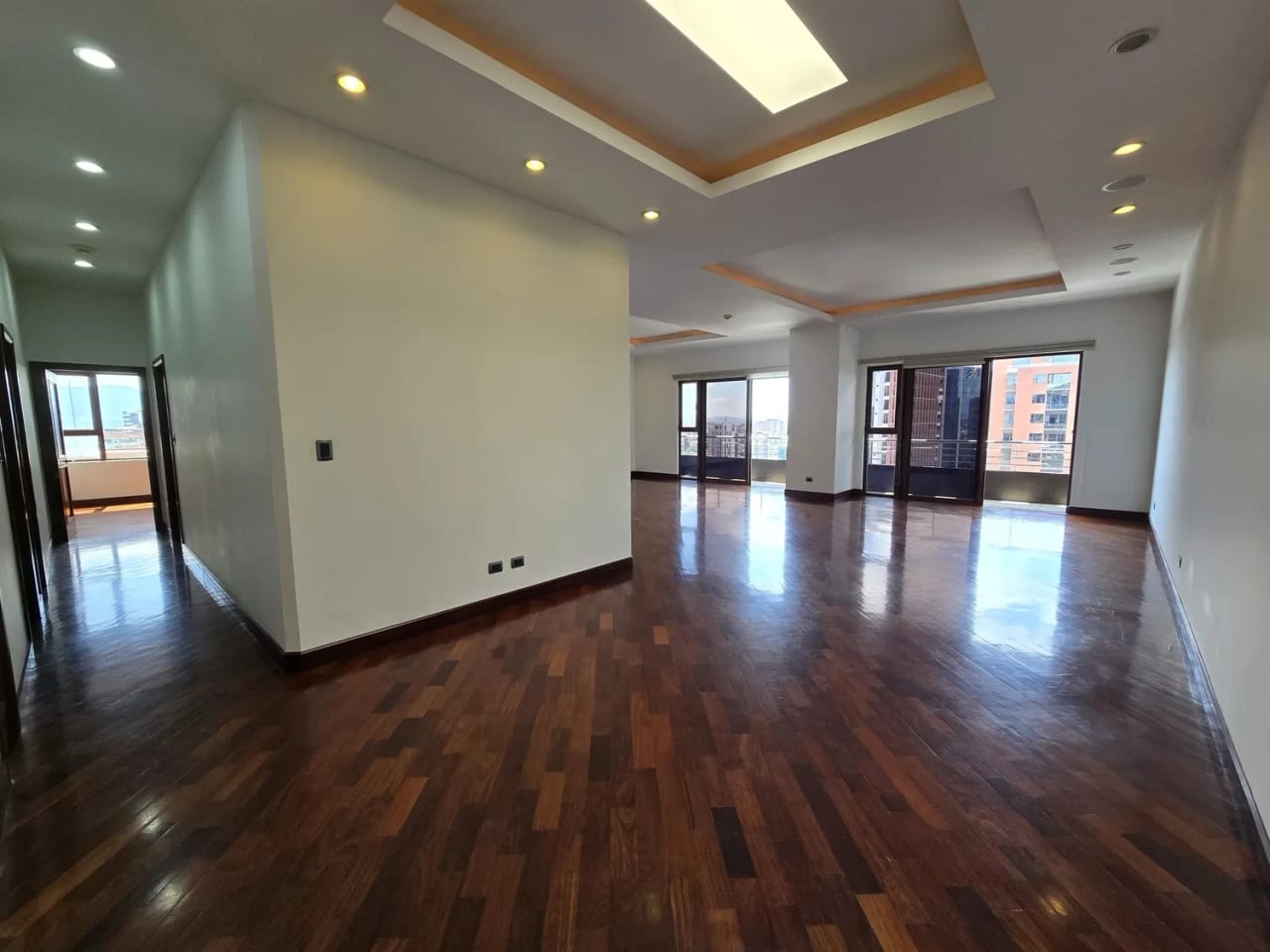 Se Alquila/Vende Apto. PH en Edificio Zona 10. — Apartamento en Venta en Zona 10, Guatemala, Ciudad — foto 1 de 17