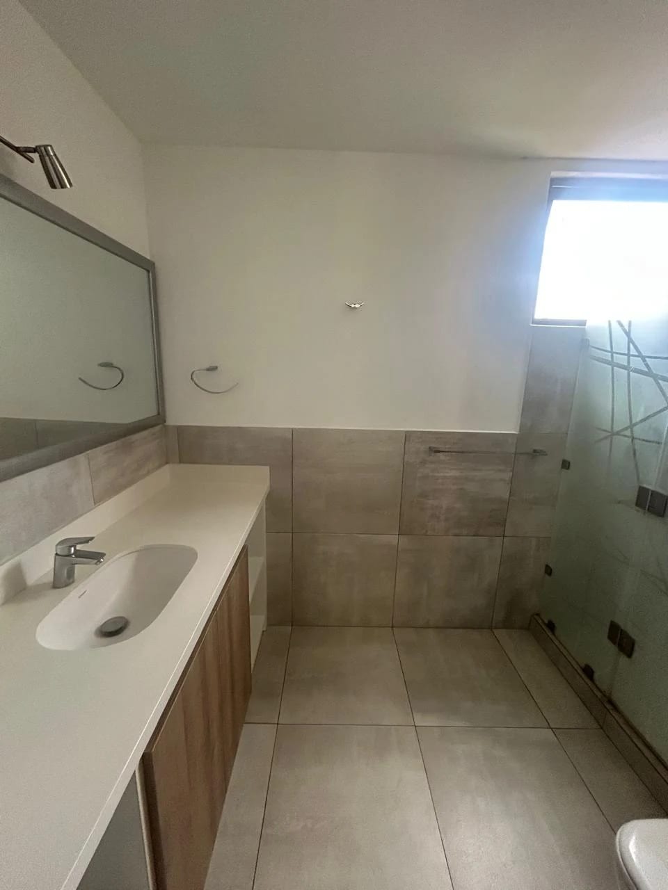 Se Alquila Apto. Edificio Casa Acueducto, Zona 10. Nivel Bajo. — Apartamento en Alquiler en Casa Acueducto, Zona 10, Guatemala, Ciudad — foto 9 de 16