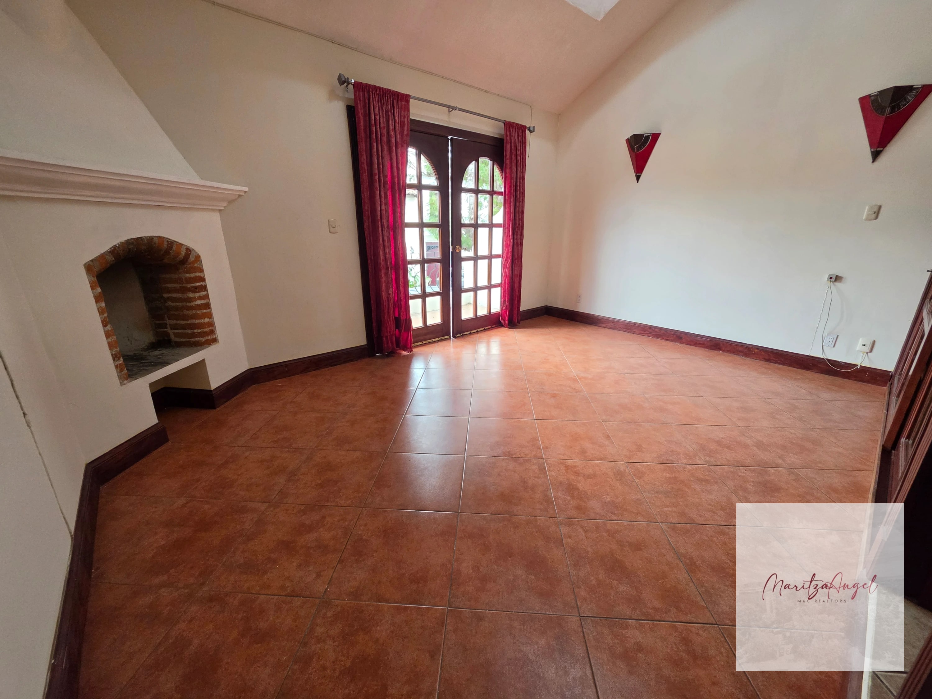 CASA EN VENTA EN LA ANTIGUA — Casa en Venta en Antigua, Sacatepéquez — foto 4 de 14