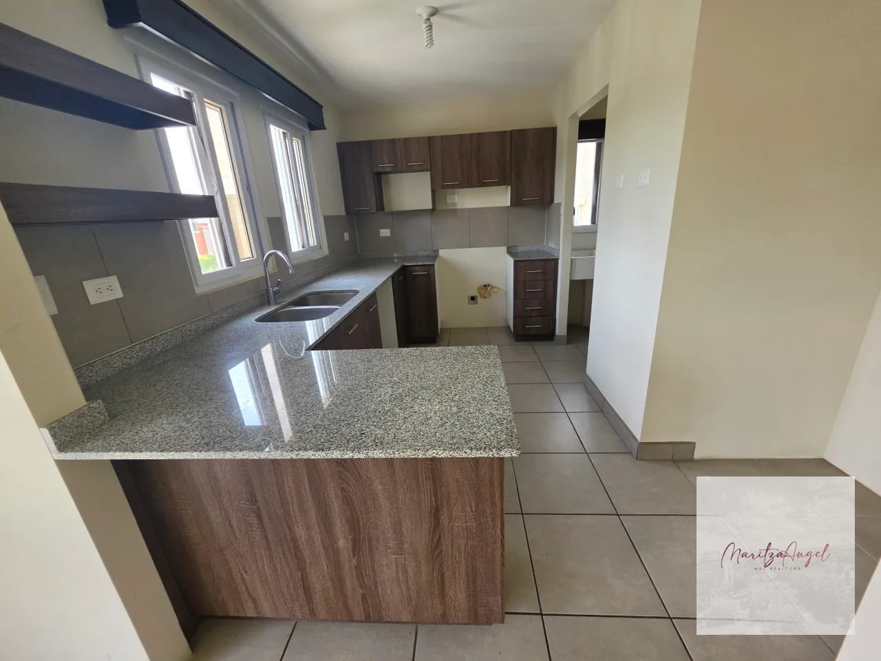 RENTA DE APARTAMENTO EN VILLAS CORUÑA. CONDADO EL NARANJO — Apartamento en Alquiler en Condado Naranjo, Zona 4 Mixco, Guatemala, Ciudad — foto 2 de 8