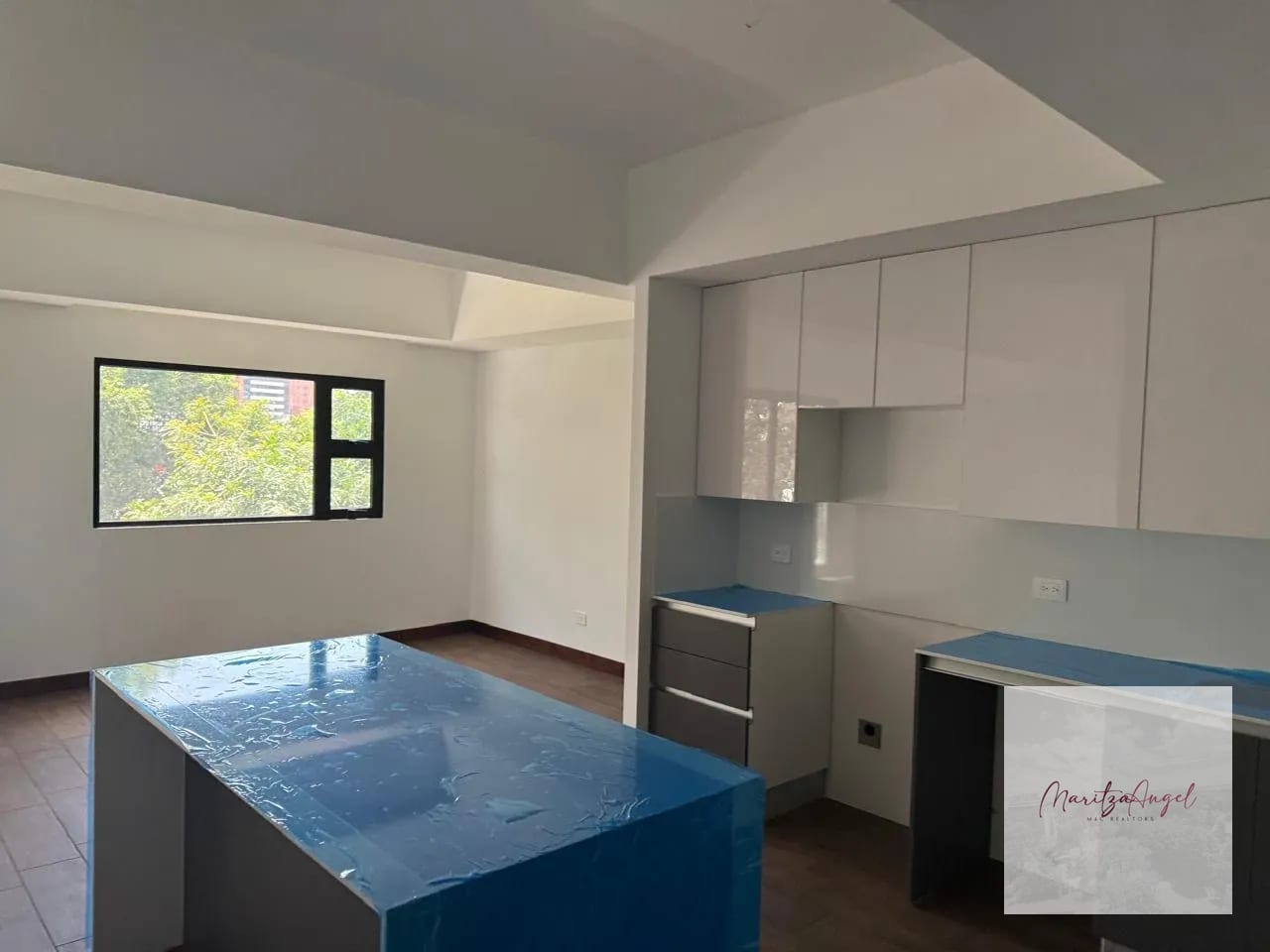 Apartamento en Renta Casalini los Arcos Zona 10 — Apartamento en Alquiler en Casalini Los Arcos, Zona 10, Guatemala, Ciudad — foto 3 de 10