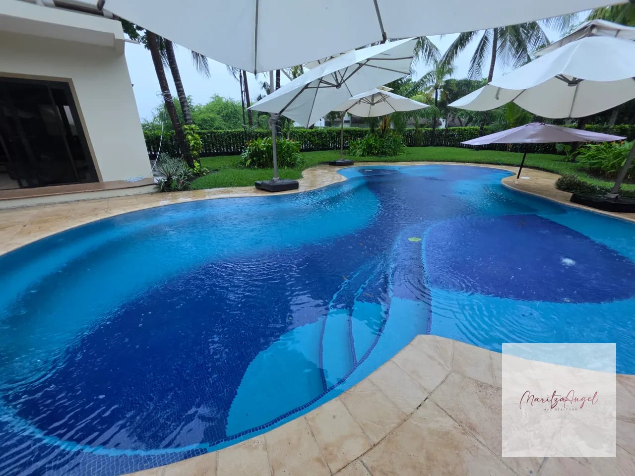 Casa de Playa en Venta en Monterico, Amueblada — Casa vacacional en Venta en Monterrico, Santa Rosa — foto 1 de 13