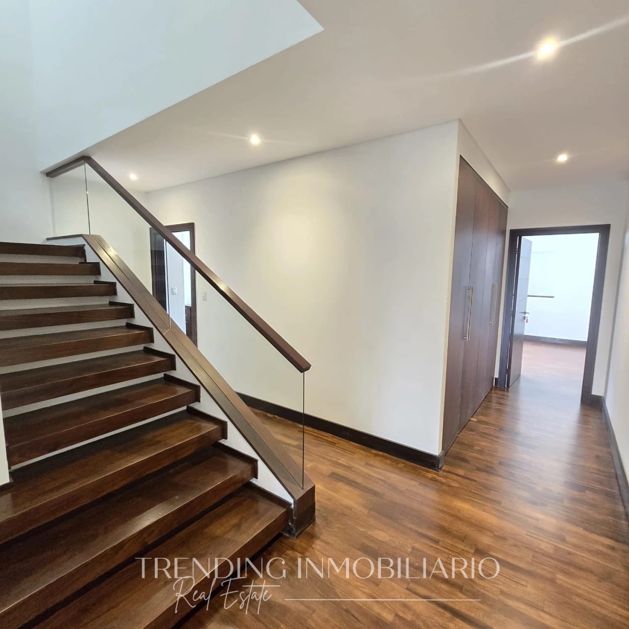 Apartamento en renta zona 14 edificio 5 Avenida de 3 habitaciones + 3 parqueos — Apartamento en Alquiler en Quinta Avenida, Zona 14, Guatemala, Ciudad — foto 6 de 11